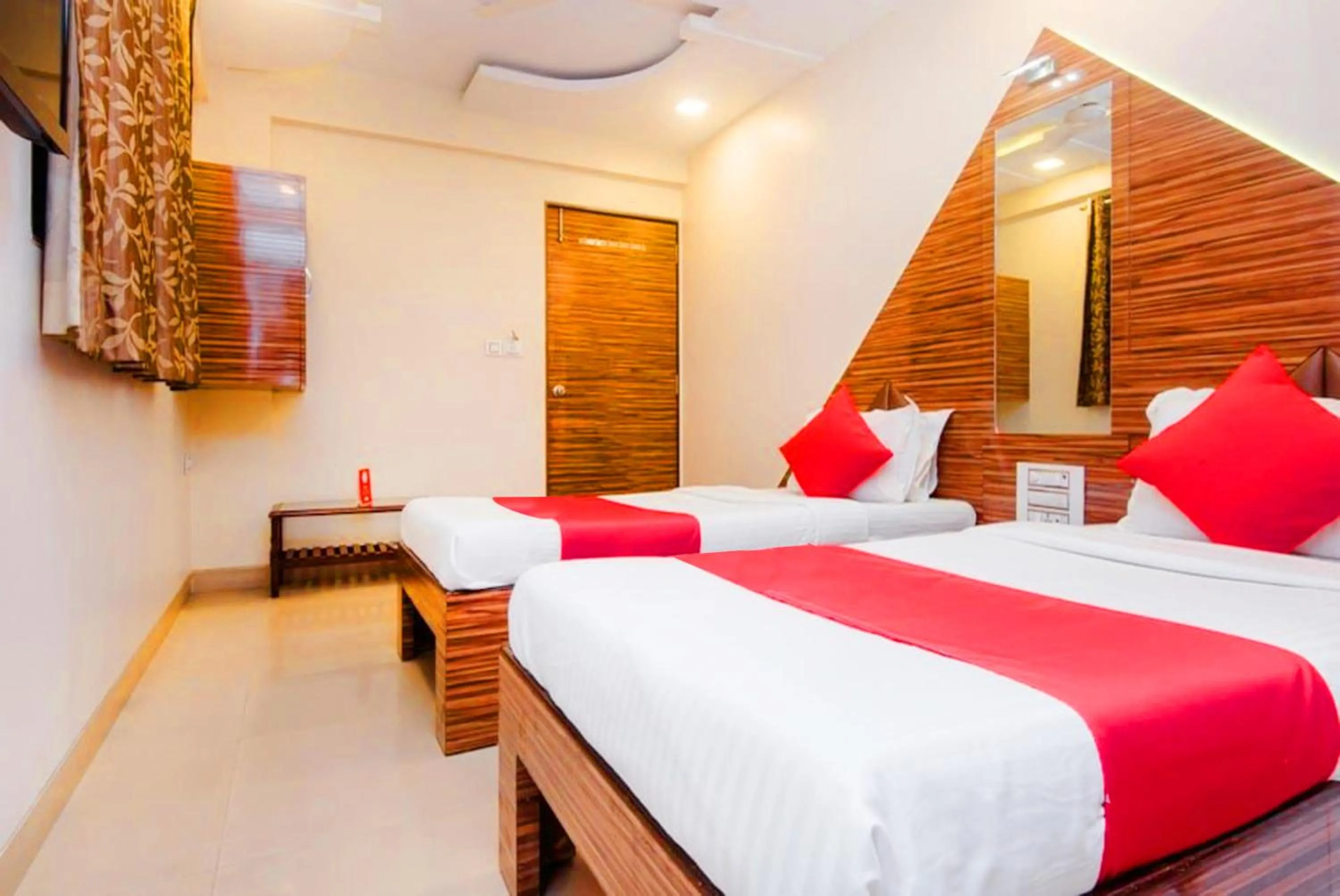 Photo of the whole room, Bed in Hotel New Elite Inn - Near MIDC Turbhe Navi Mumbai