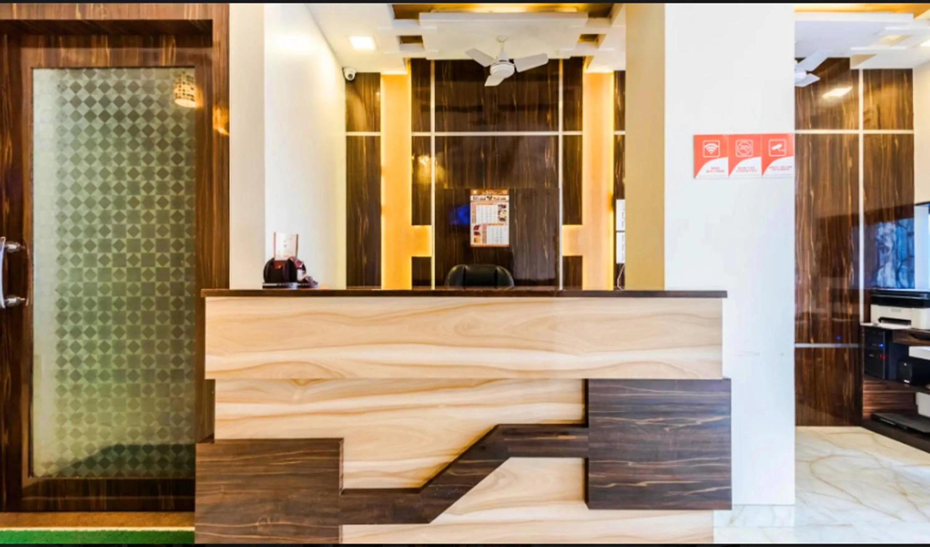 Lobby or reception in Hotel New Elite Inn - Near MIDC Turbhe Navi Mumbai