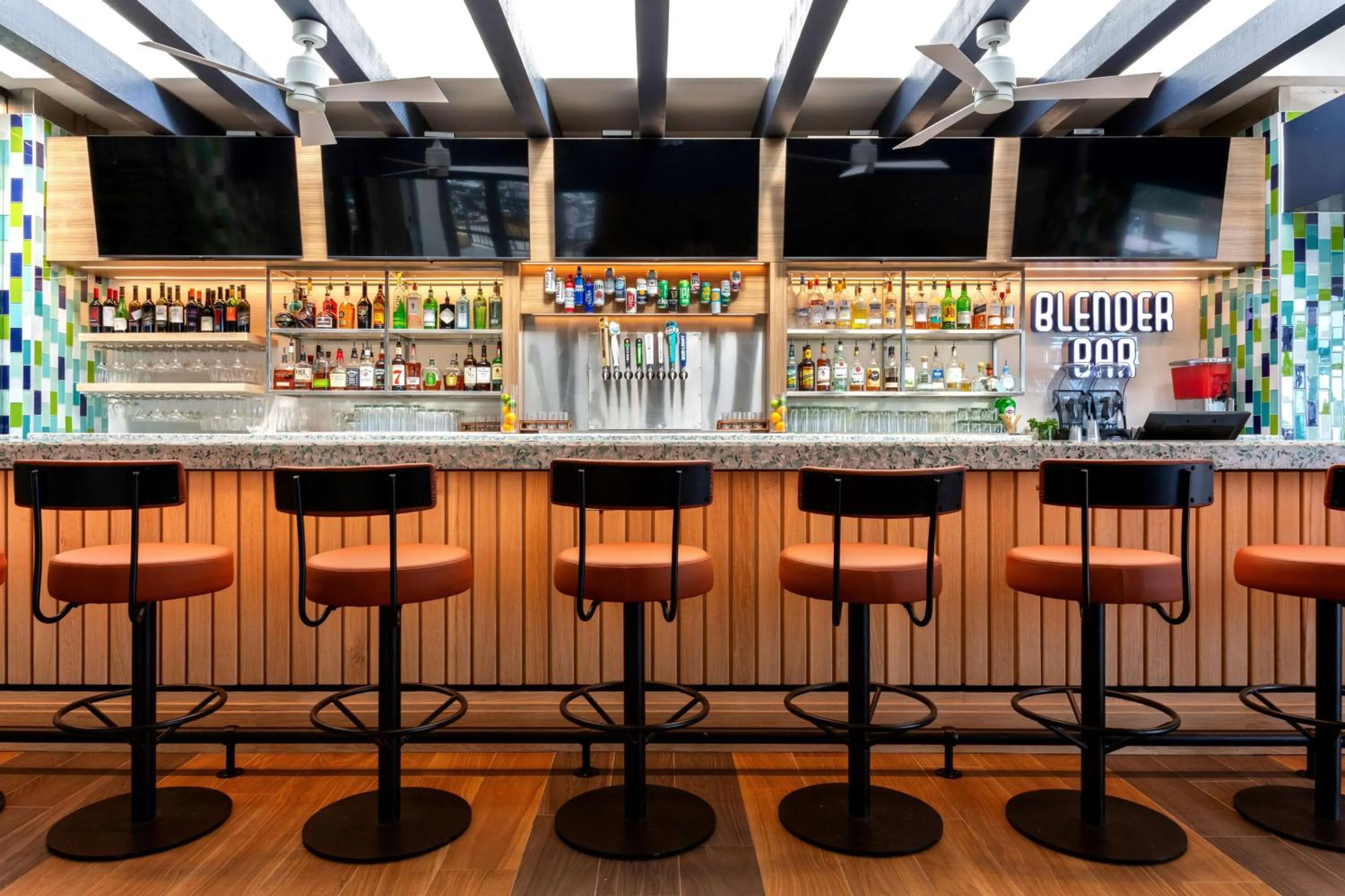 Lounge or bar in Embassy Suites by Hilton Deerfield Beach Resort & Spa