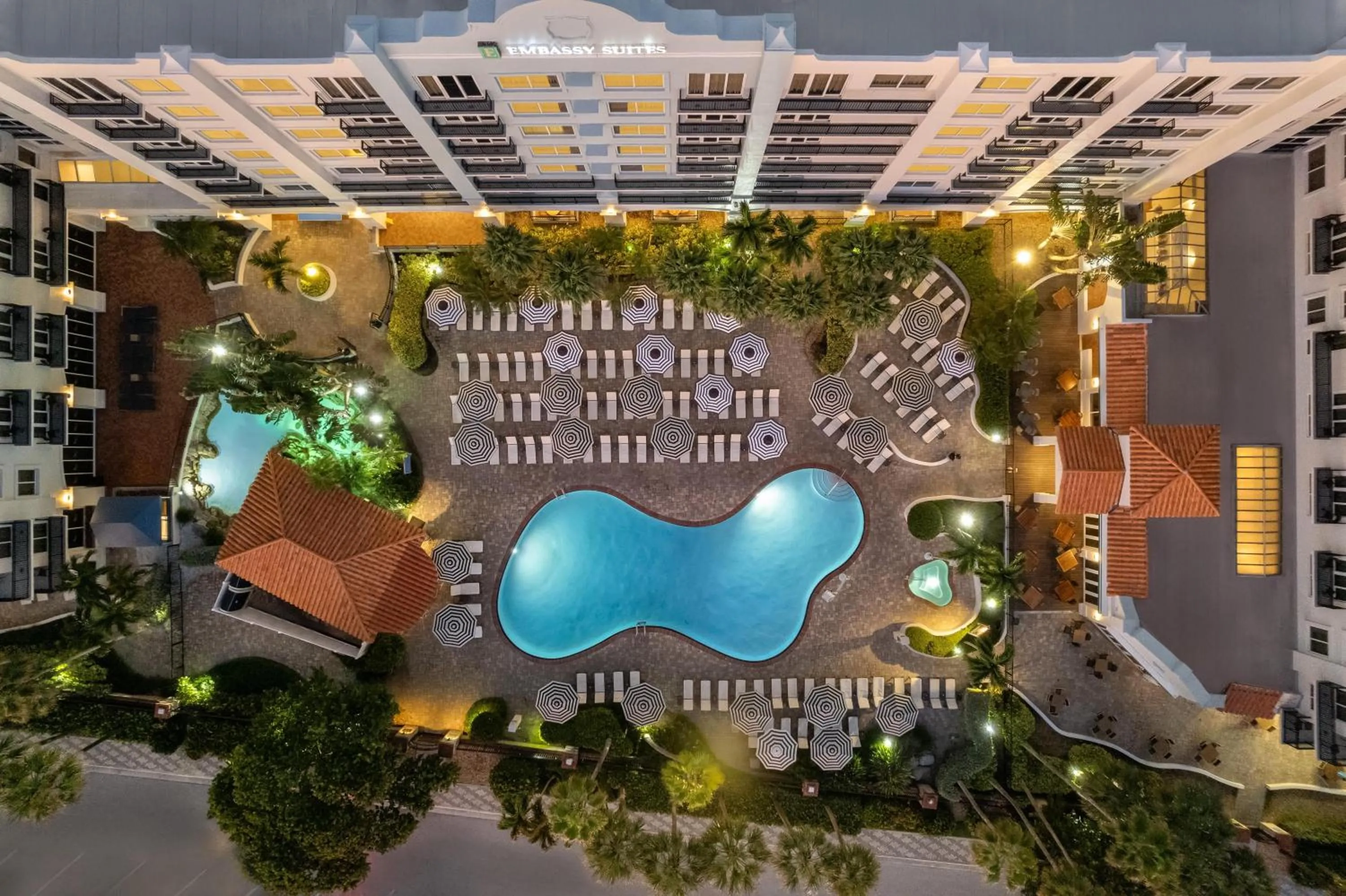 Pool view in Embassy Suites by Hilton Deerfield Beach Resort & Spa