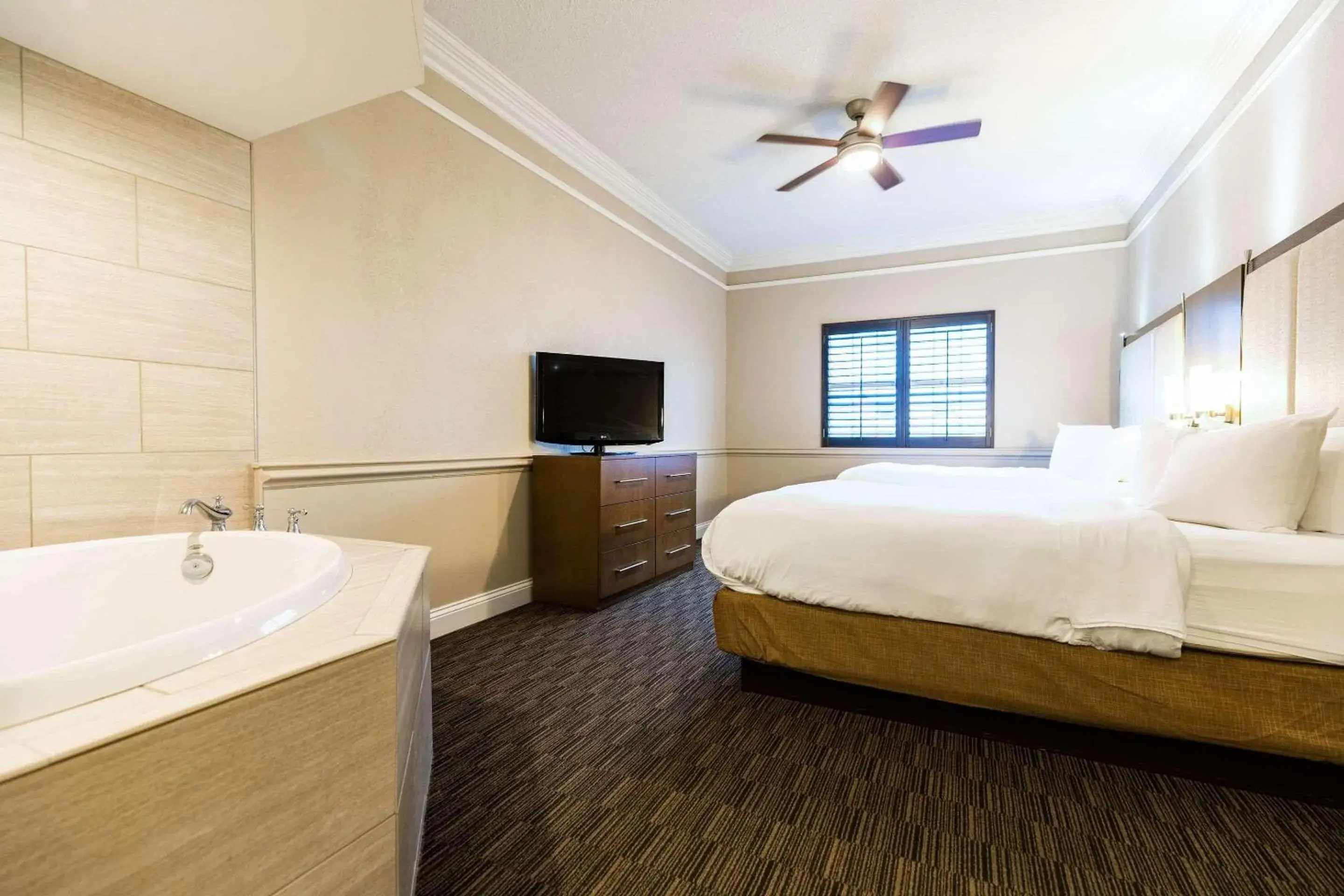 Bedroom, Bed in Radisson Resort at the Port Bedroom, Bed in Radisson Resort at the Port