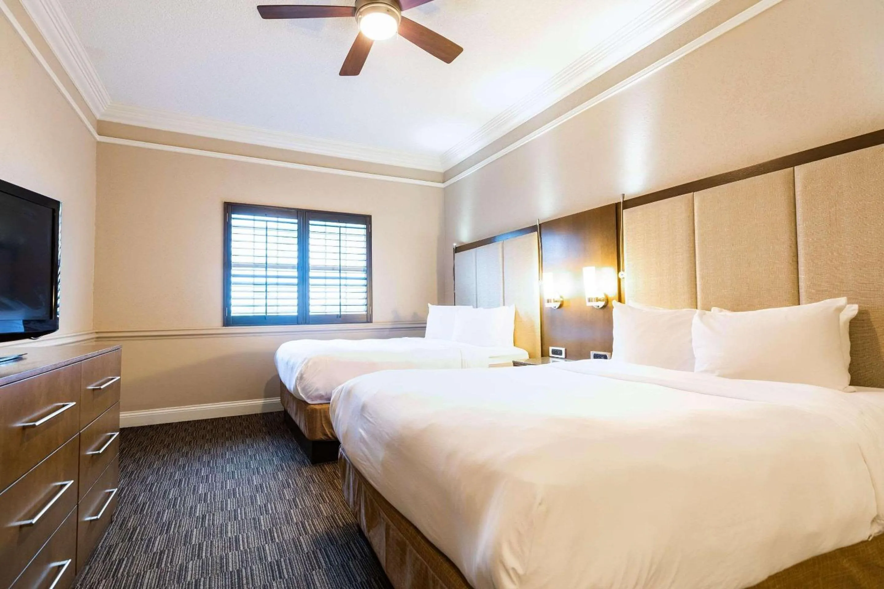 Bedroom, Bed in Radisson Resort at the Port