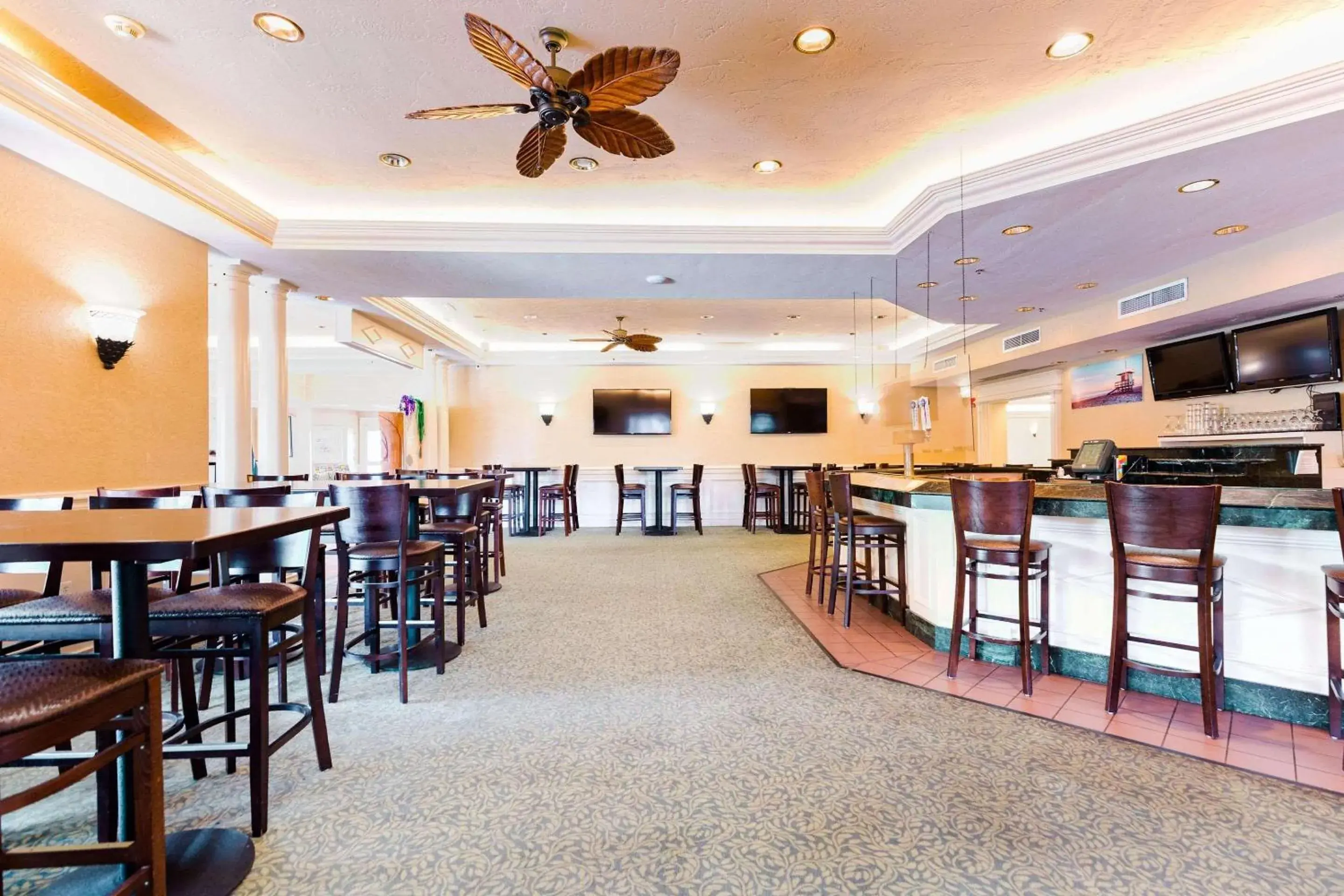 Lounge or bar in Radisson Resort at the Port Lounge or bar in Radisson Resort at the Port