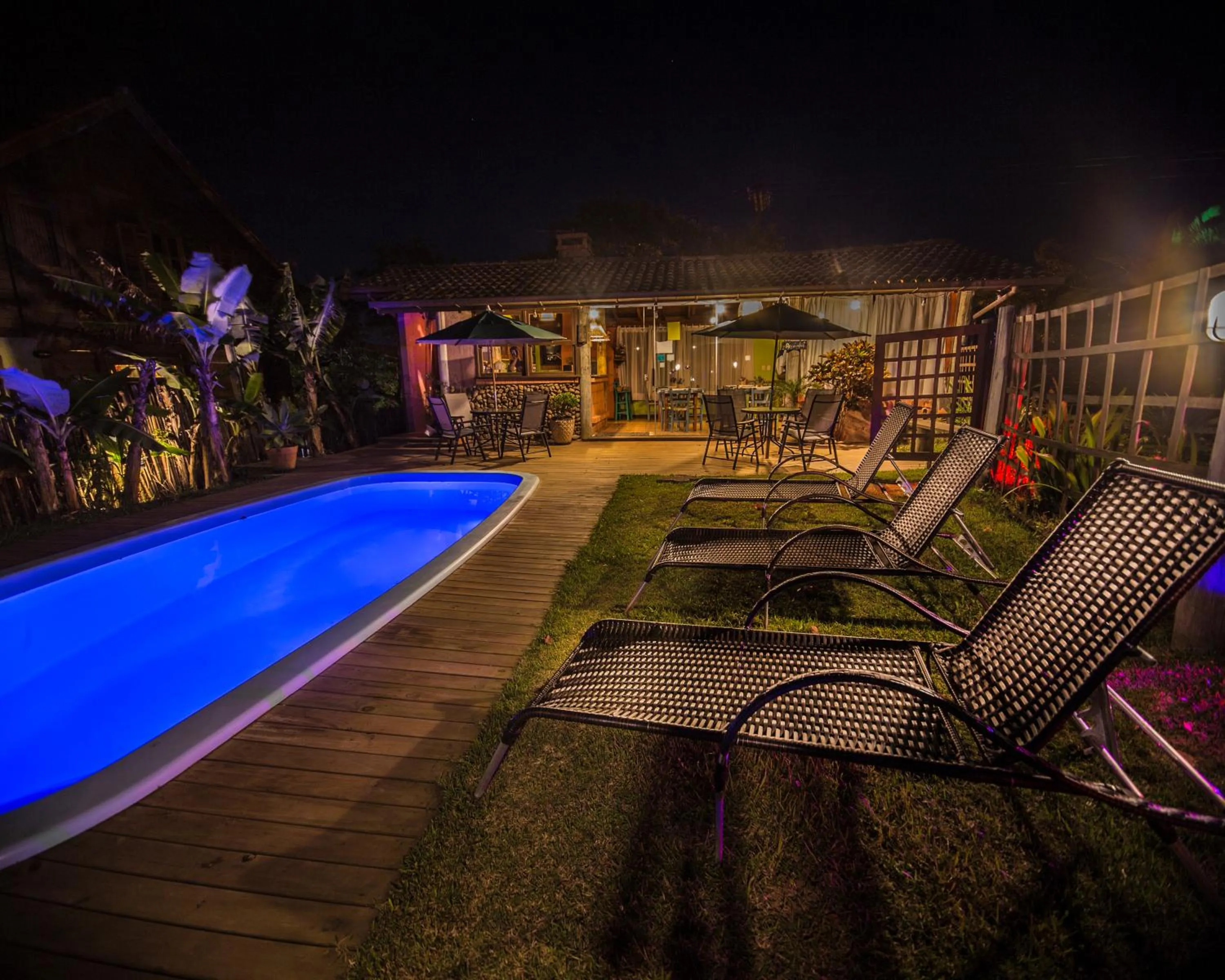 Pool view in Pousada Capitão Cook, banheira, a 200 m do centro, amplo estacionamento, linda vista