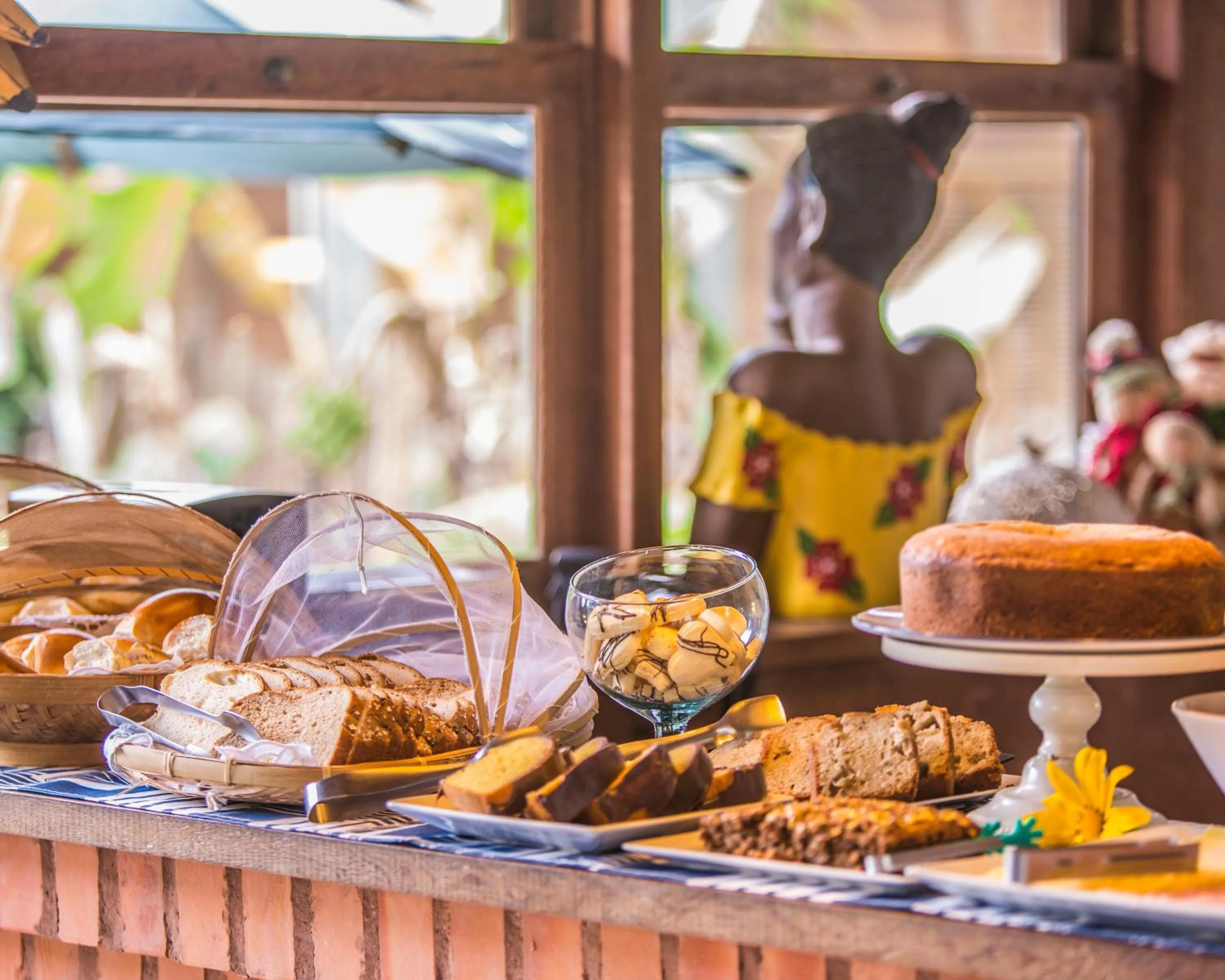 Breakfast in Pousada Capitão Cook, banheira, a 200 m do centro, amplo estacionamento, linda vista