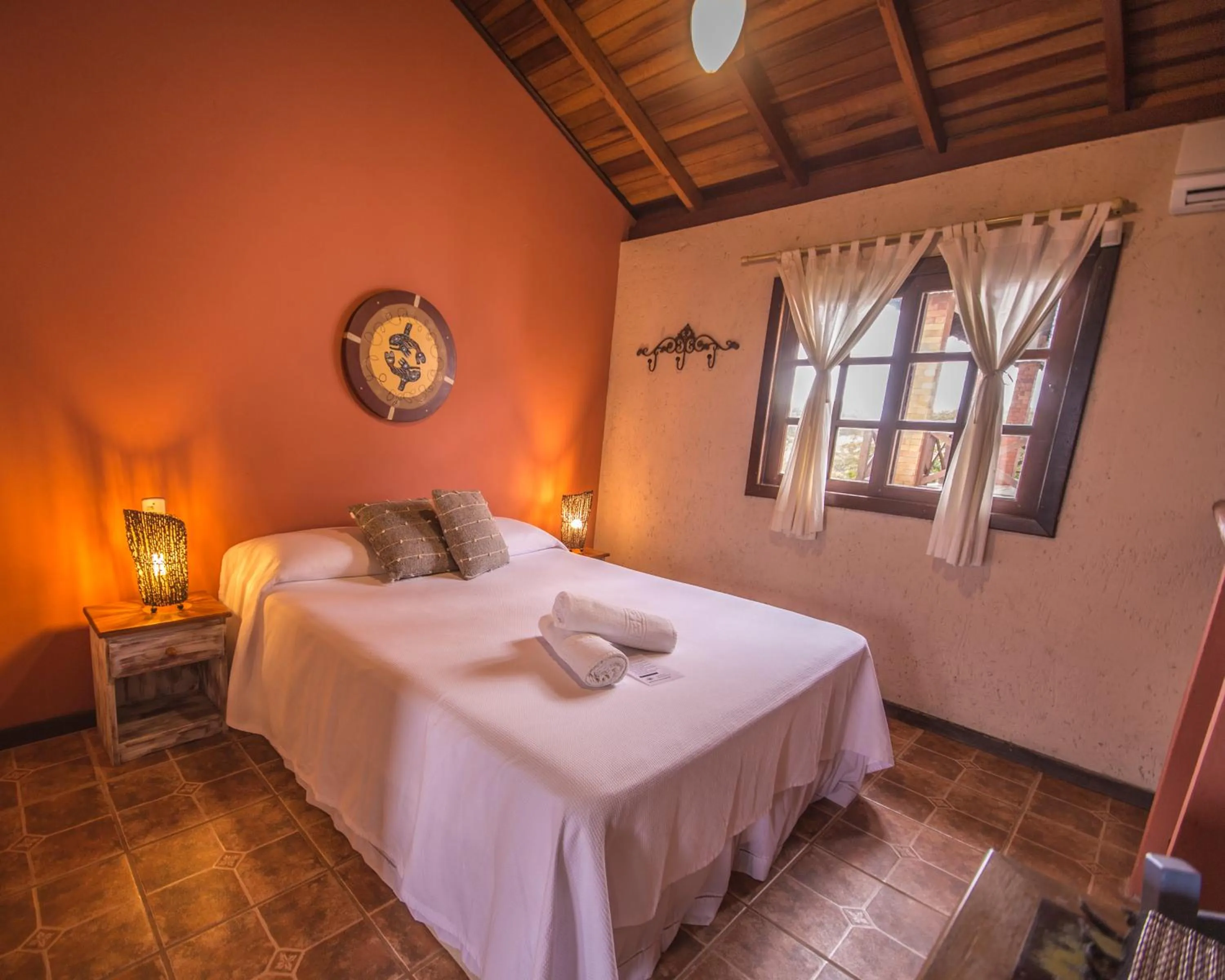 Bedroom, Bed in Pousada Capitão Cook, banheira, a 200 m do centro, amplo estacionamento, linda vista