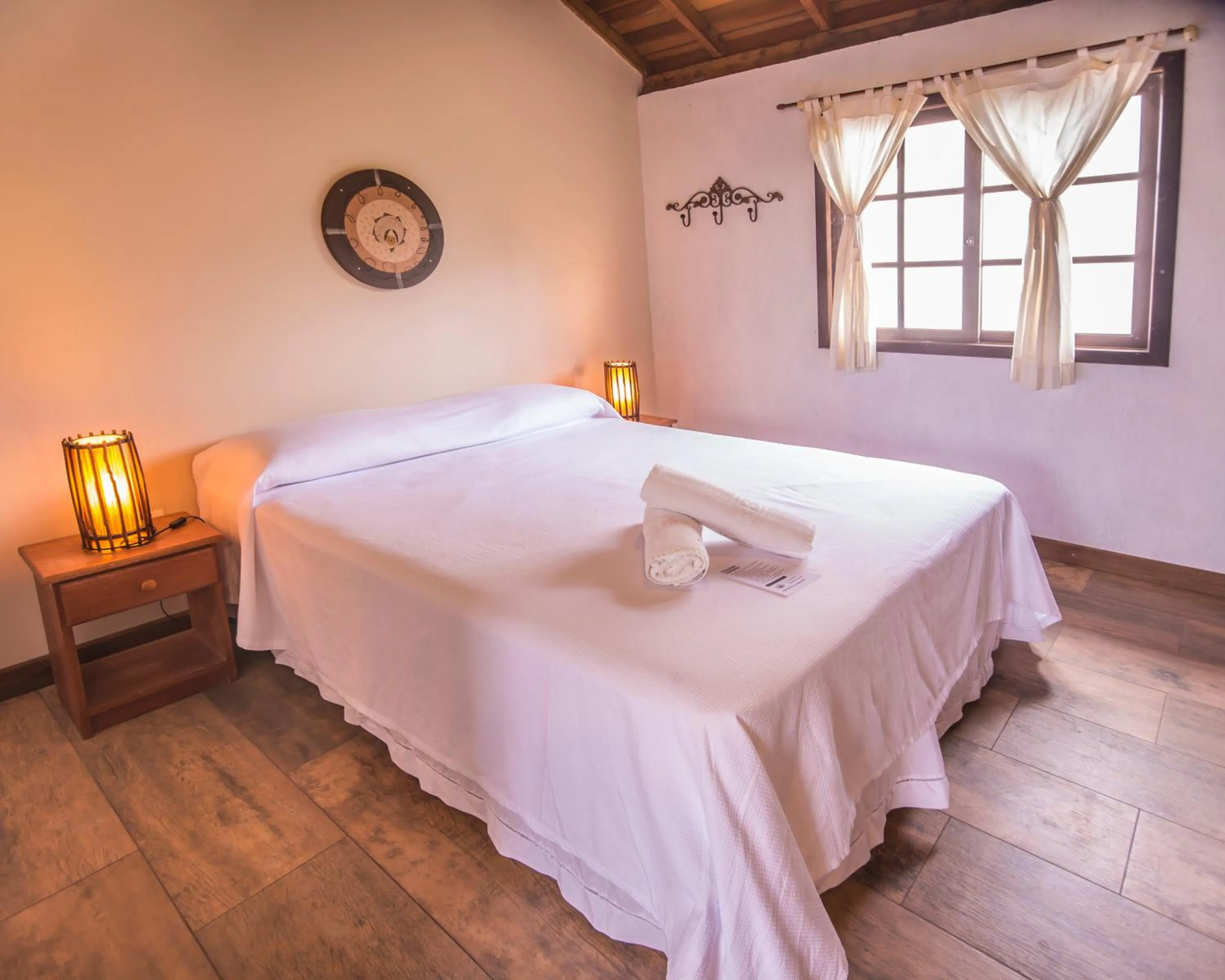 Bedroom, Bed in Pousada Capitão Cook, banheira, a 200 m do centro, amplo estacionamento, linda vista