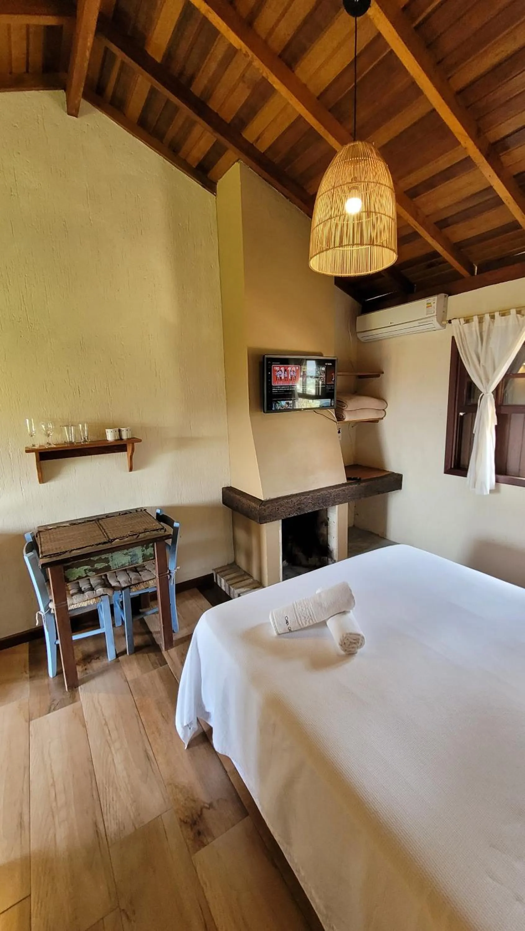 TV and multimedia, Bed in Pousada Capitão Cook, banheira, a 200 m do centro, amplo estacionamento, linda vista