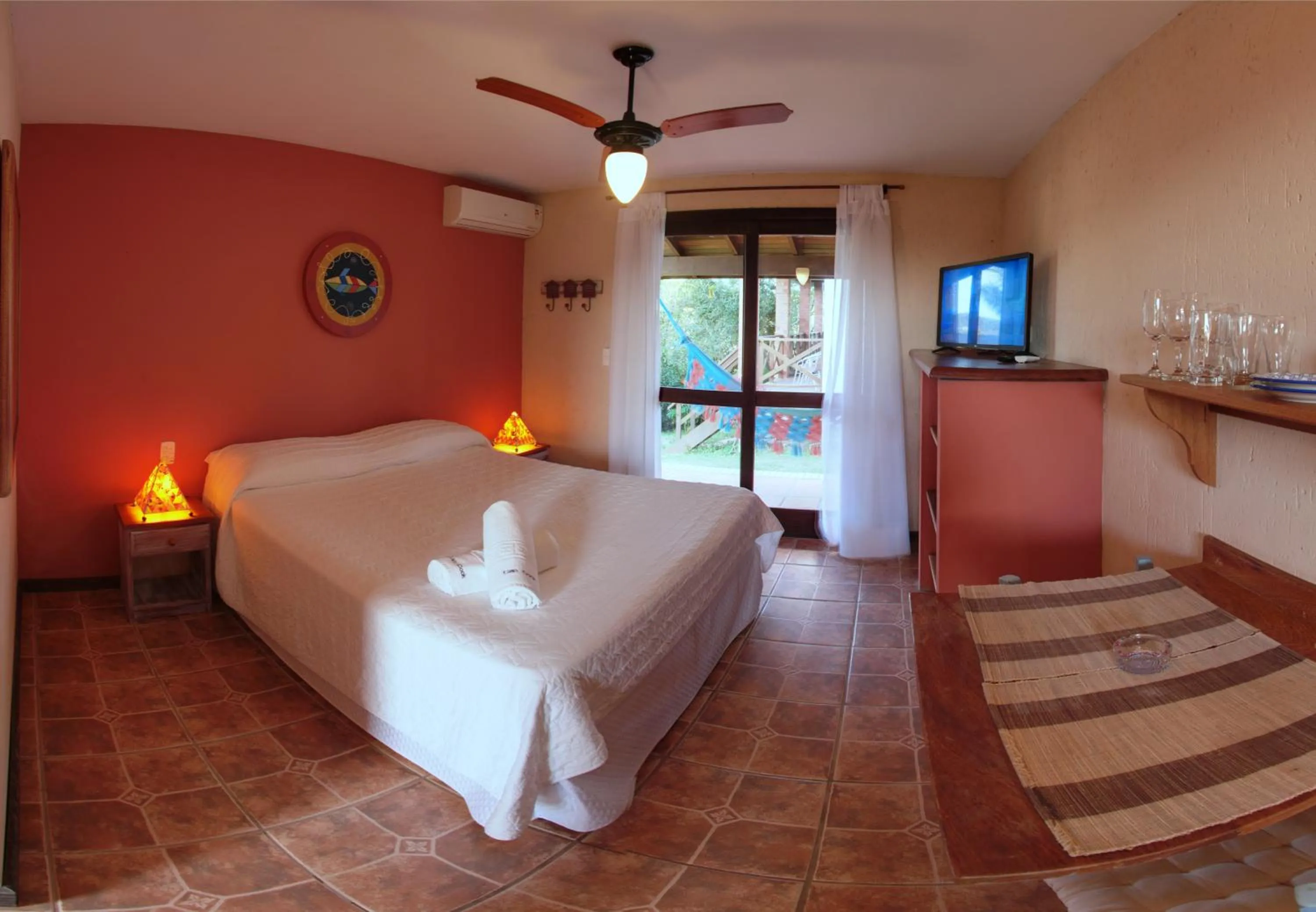 Photo of the whole room, Bed in Pousada Capitão Cook, banheira, a 200 m do centro, amplo estacionamento, linda vista