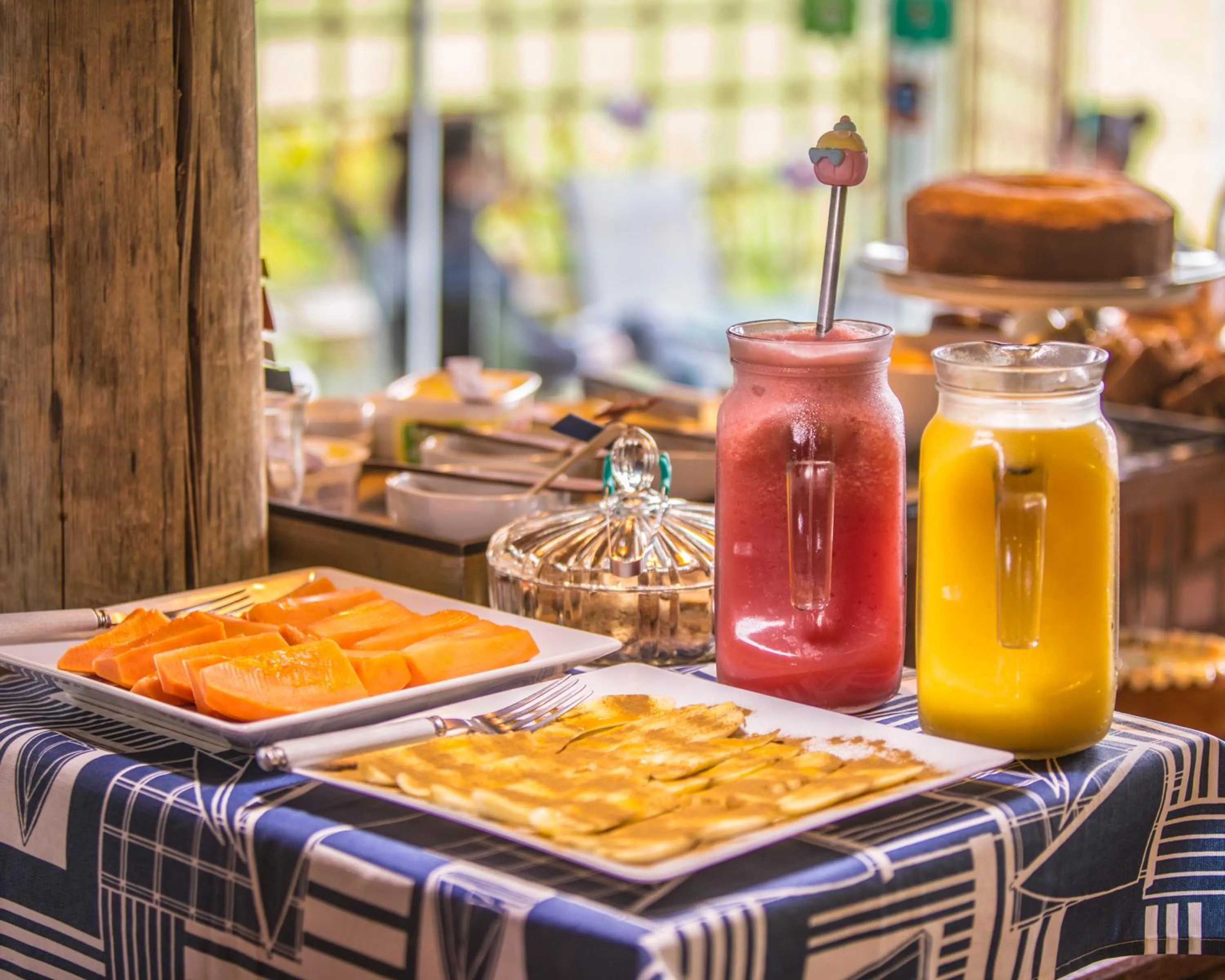 Buffet breakfast in Pousada Capitão Cook, banheira, a 200 m do centro, amplo estacionamento, linda vista