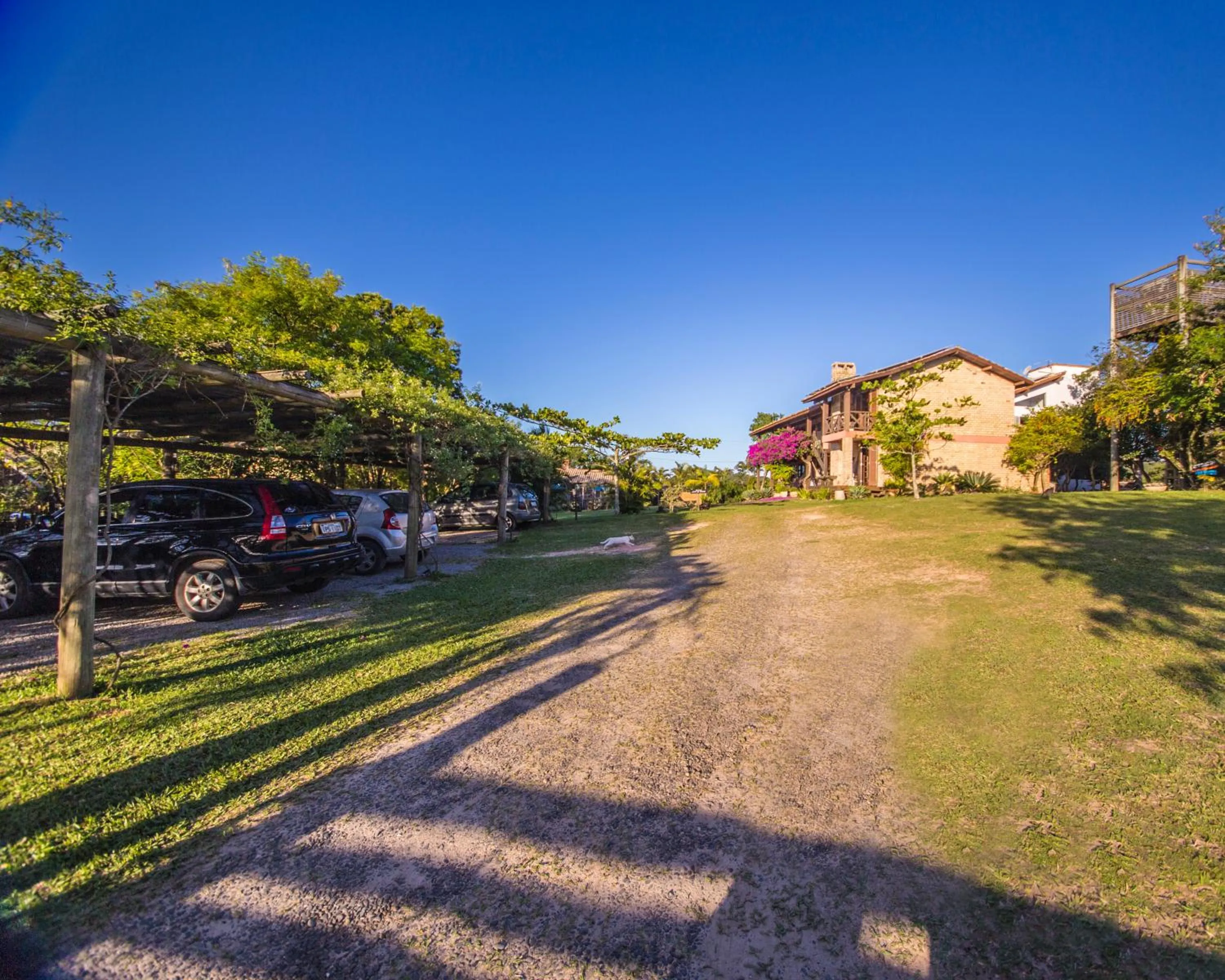 Street view in Pousada Capitão Cook, banheira, a 200 m do centro, amplo estacionamento, linda vista