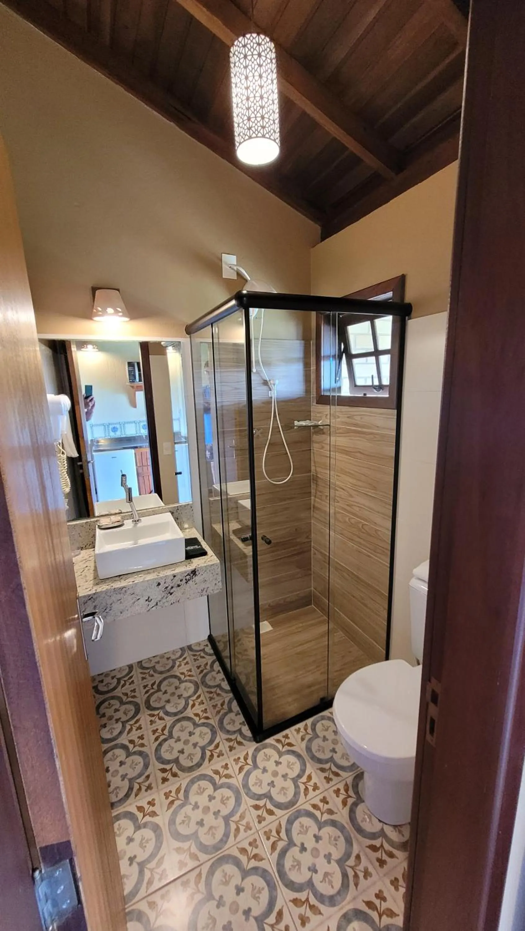 Bathroom in Pousada Capitão Cook, banheira, a 200 m do centro, amplo estacionamento, linda vista