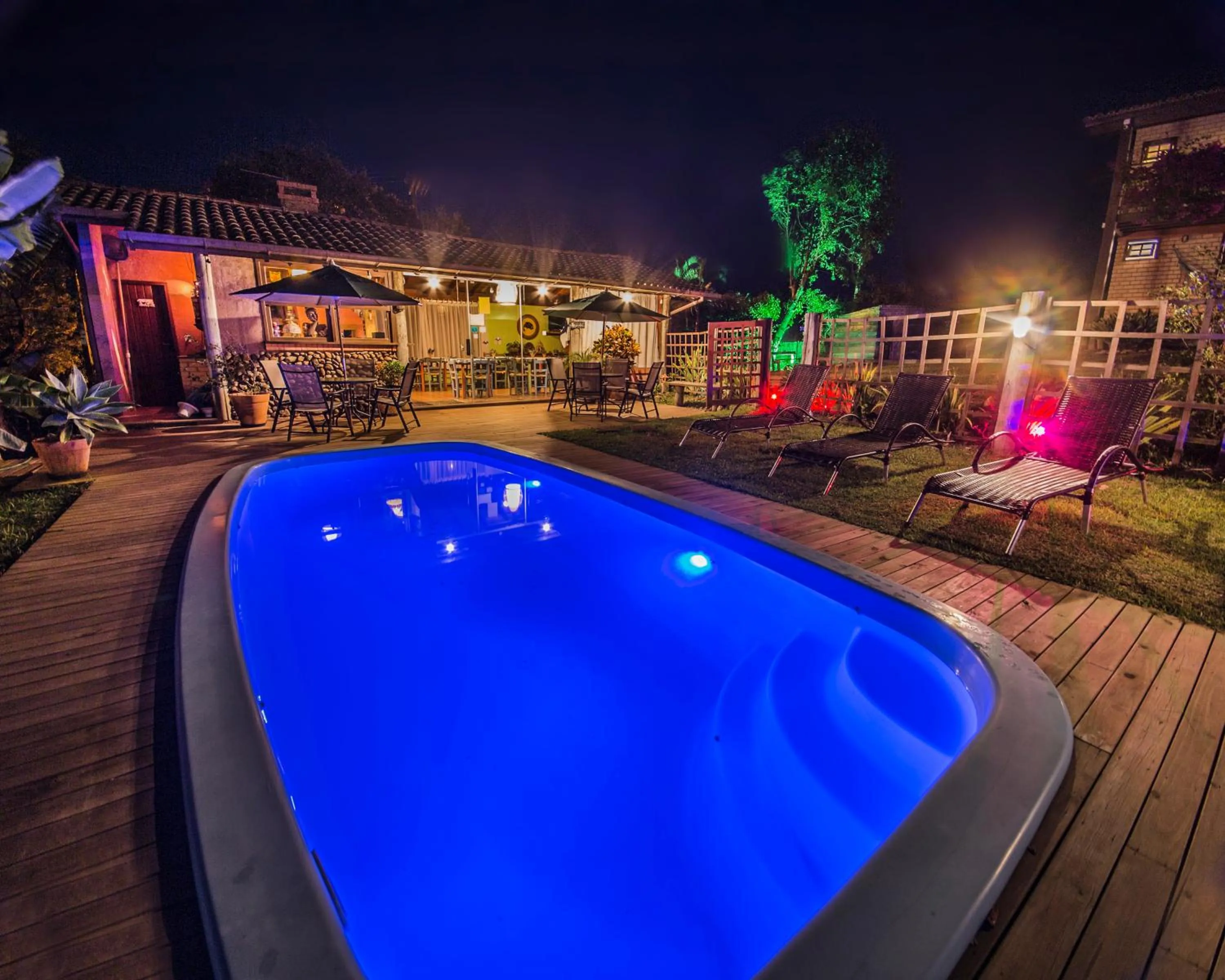 Pool view in Pousada Capitão Cook, banheira, a 200 m do centro, amplo estacionamento, linda vista