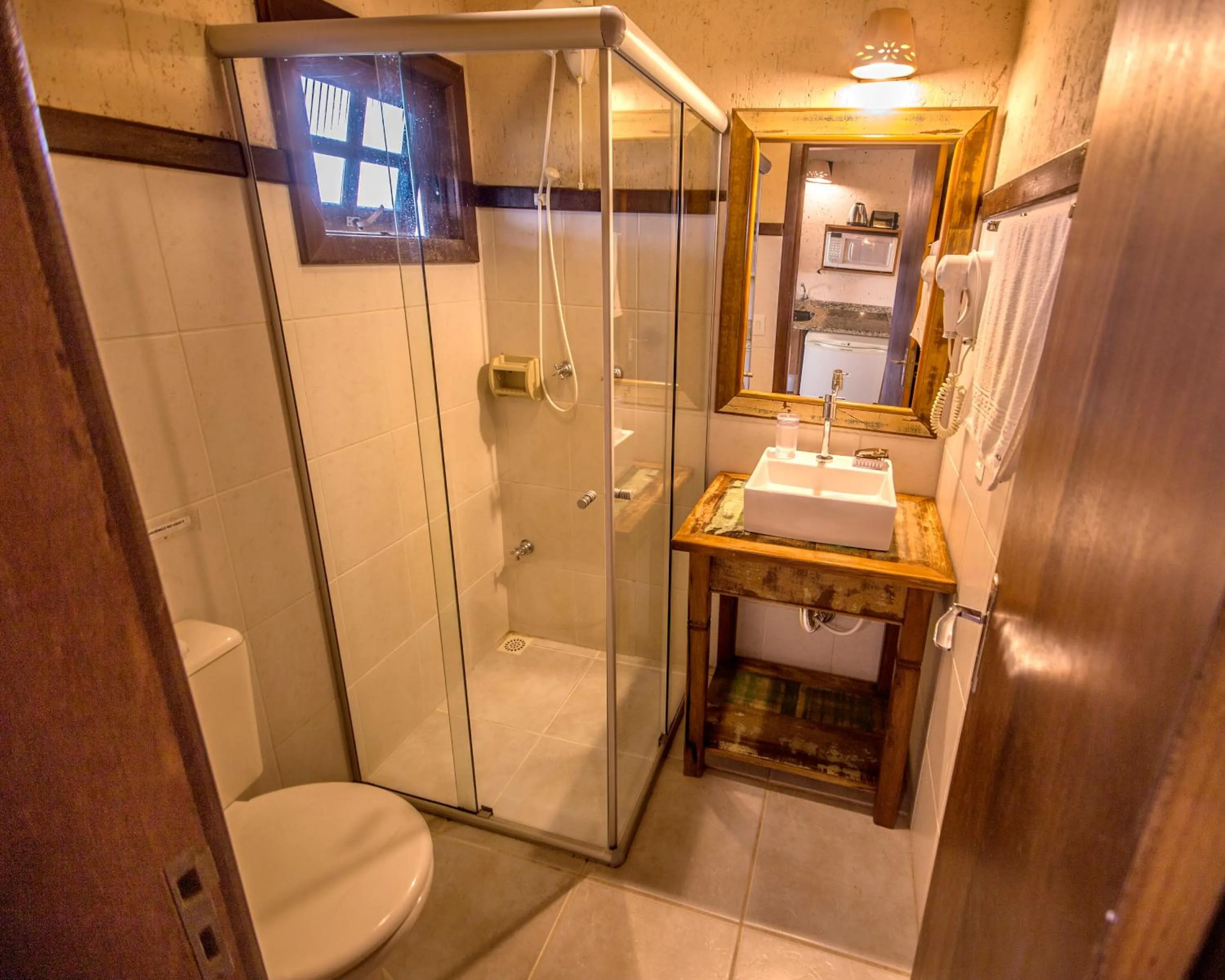 Shower in Pousada Capitão Cook, banheira, a 200 m do centro, amplo estacionamento, linda vista