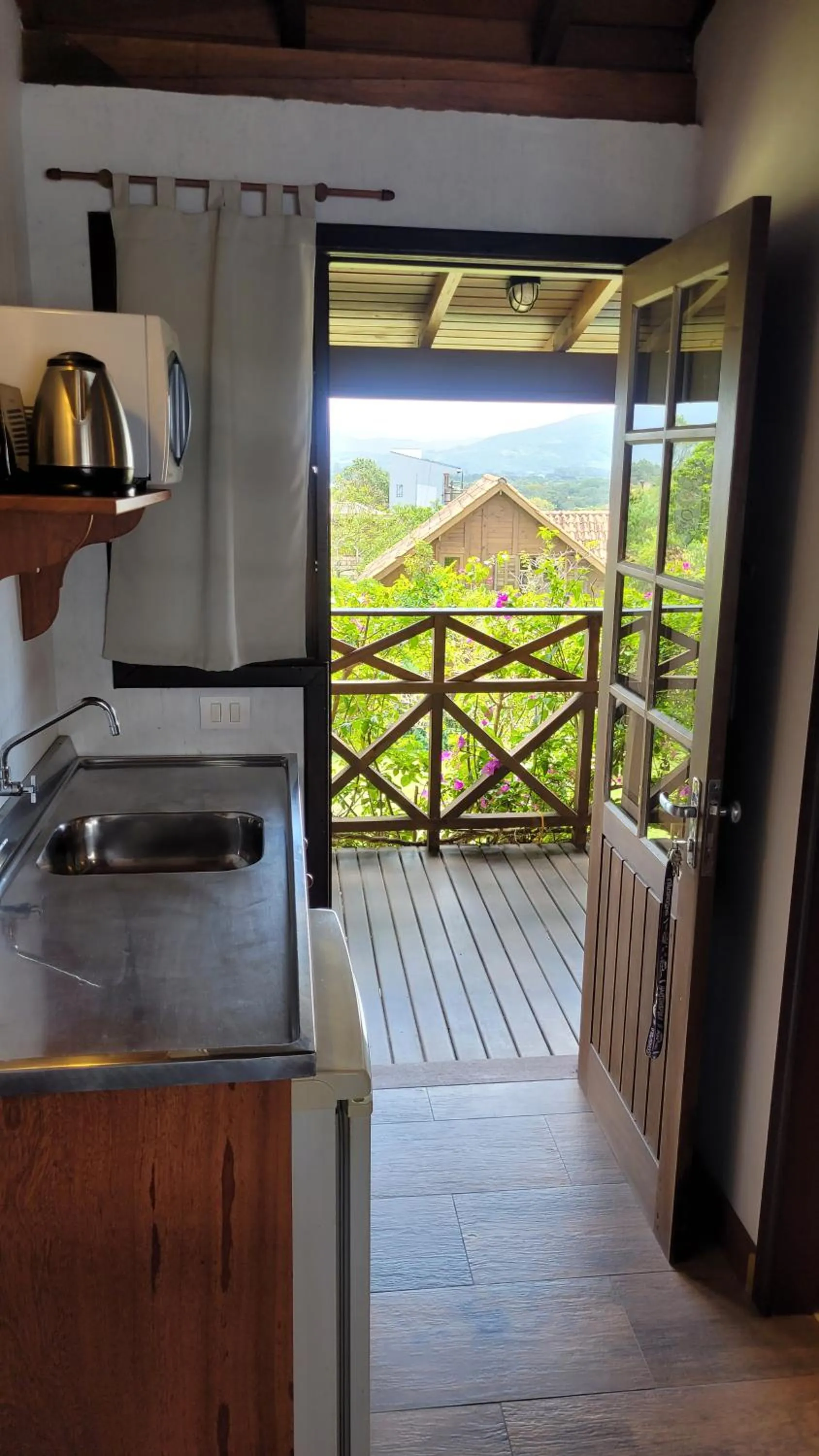 Balcony/Terrace in Pousada Capitão Cook, banheira, a 200 m do centro, amplo estacionamento, linda vista