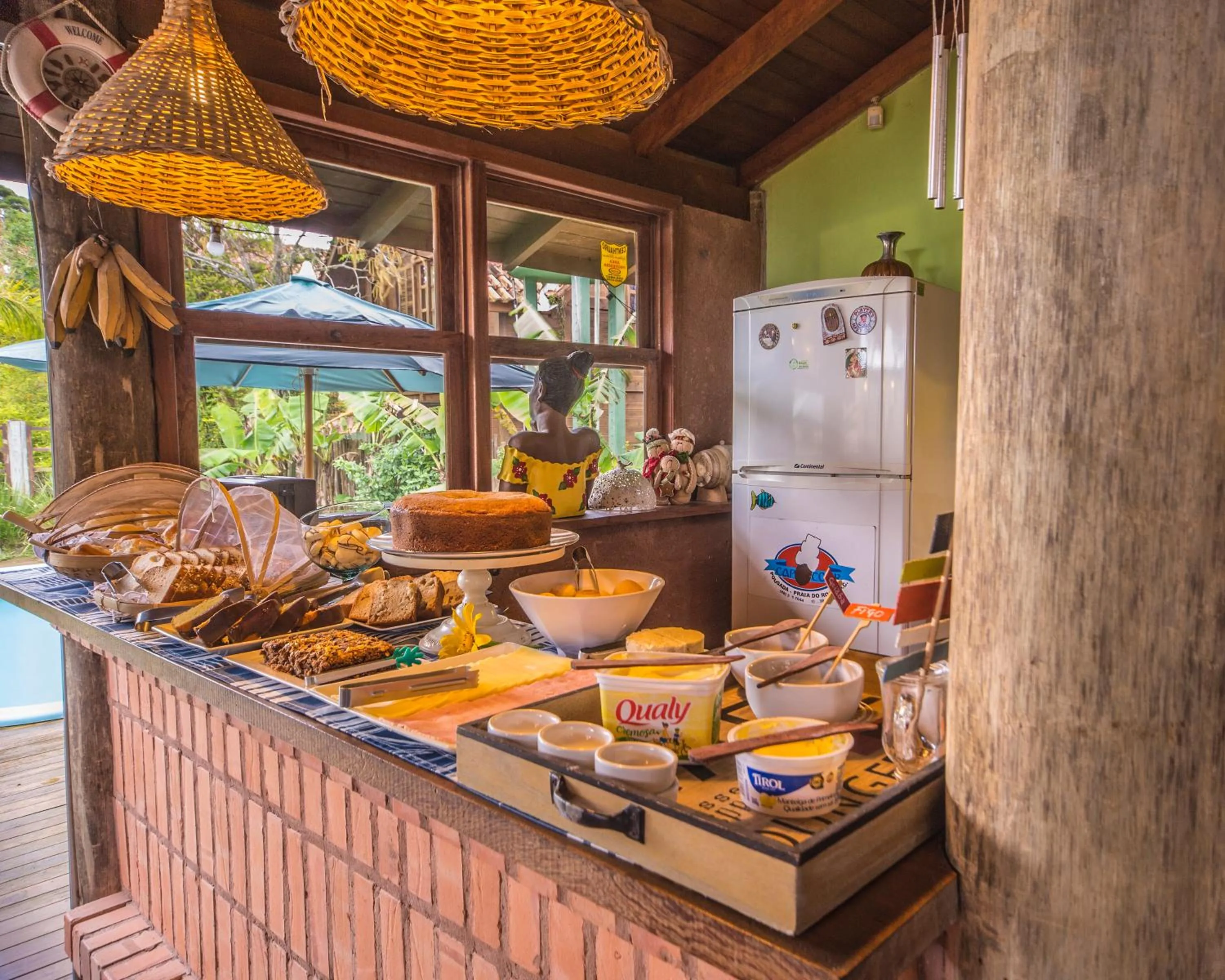 Buffet breakfast in Pousada Capitão Cook, banheira, a 200 m do centro, amplo estacionamento, linda vista