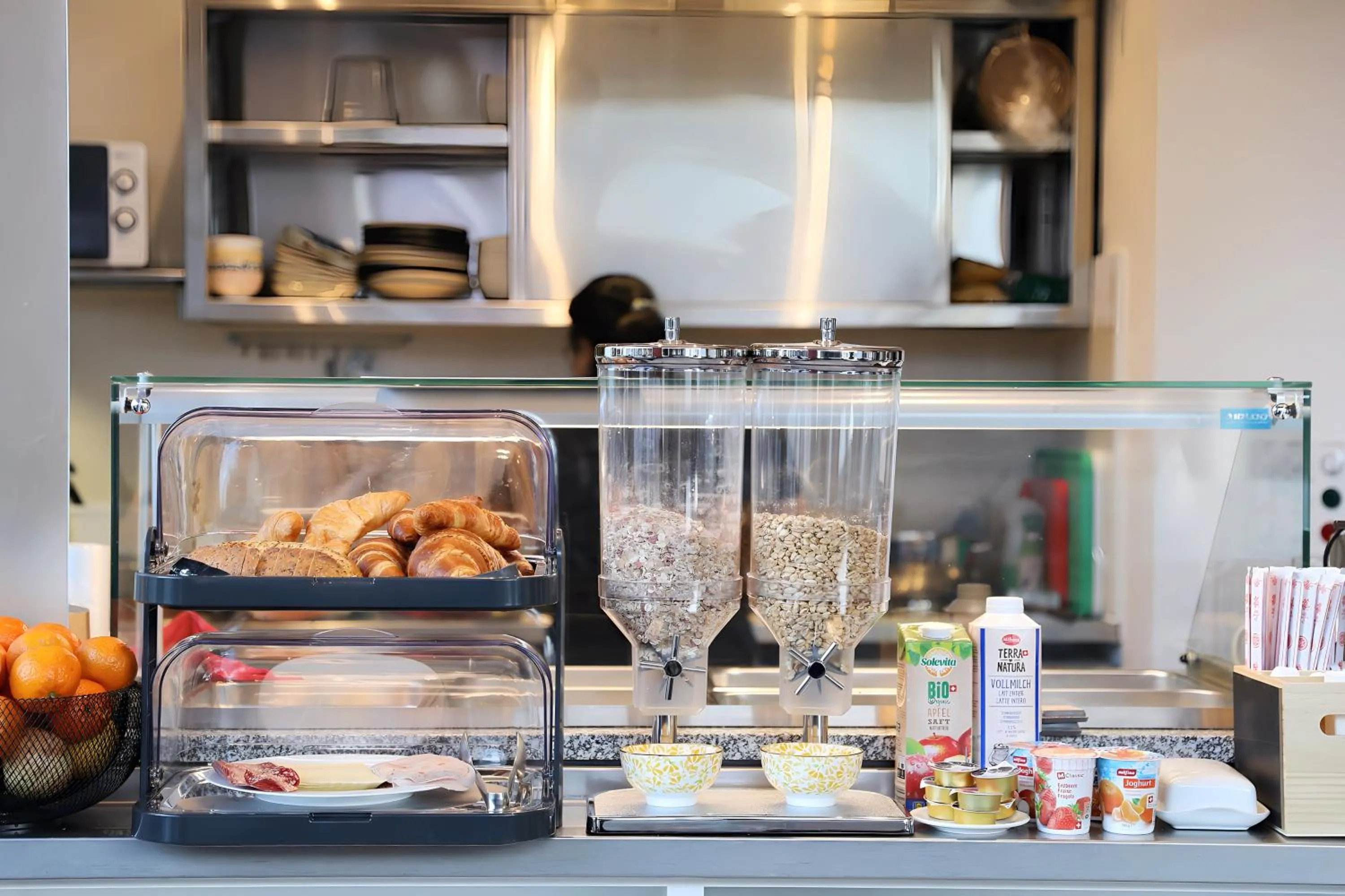 Food and drinks in VISIONAPARTMENTS Militärstrasse - contactless check-in