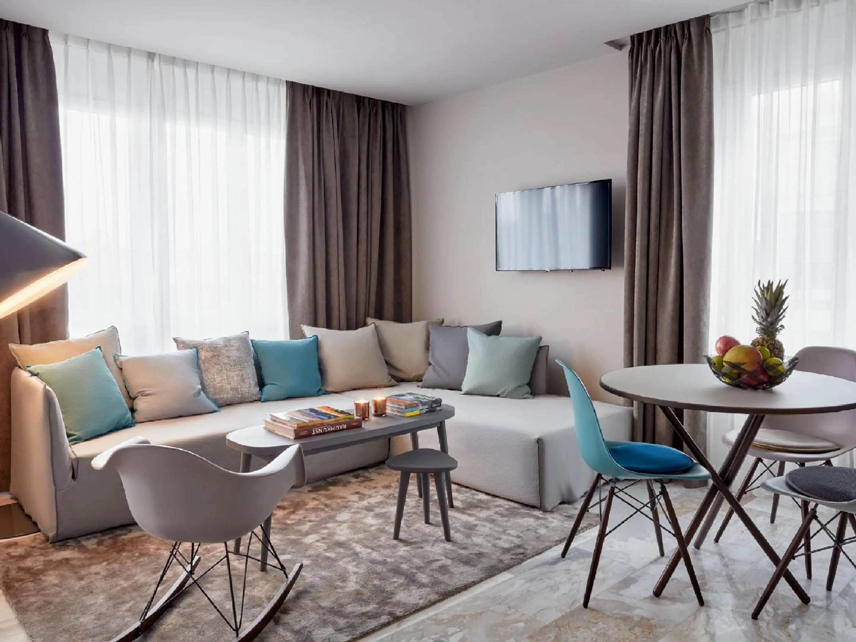 Seating area in VISIONAPARTMENTS Militärstrasse - contactless check-in