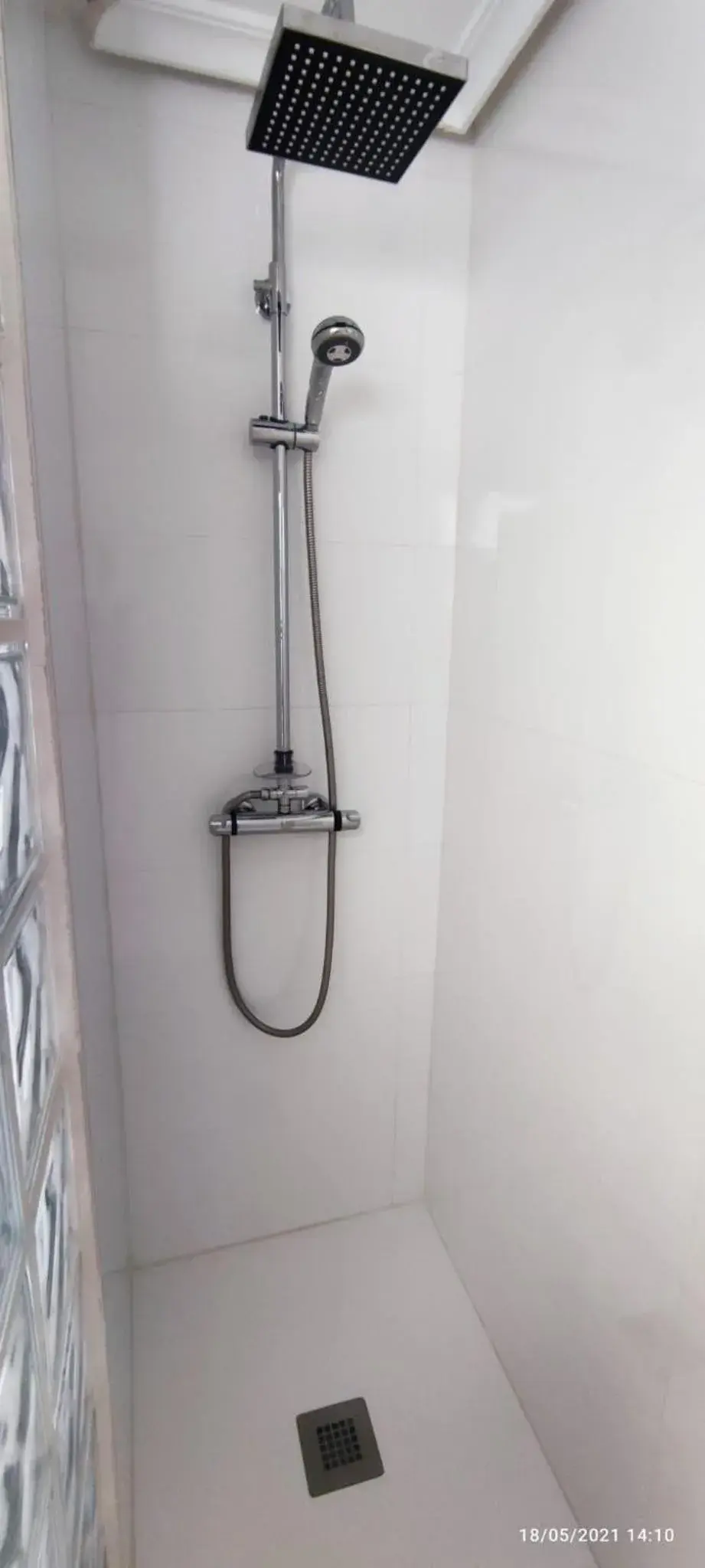 Shower in Trípolis Toledo Shower in Trípolis Toledo