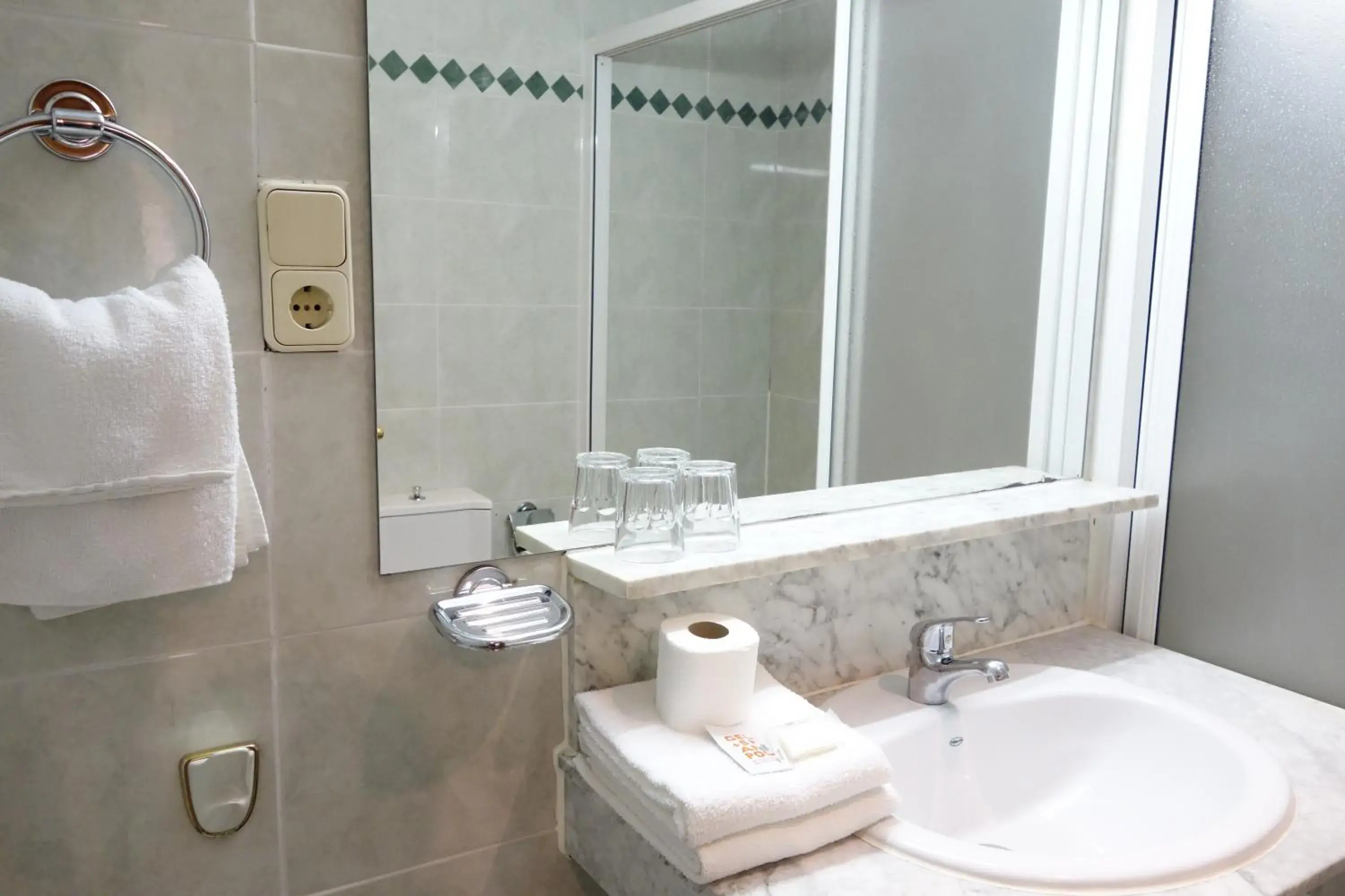 Toilet in Trípolis Toledo Toilet in Trípolis Toledo