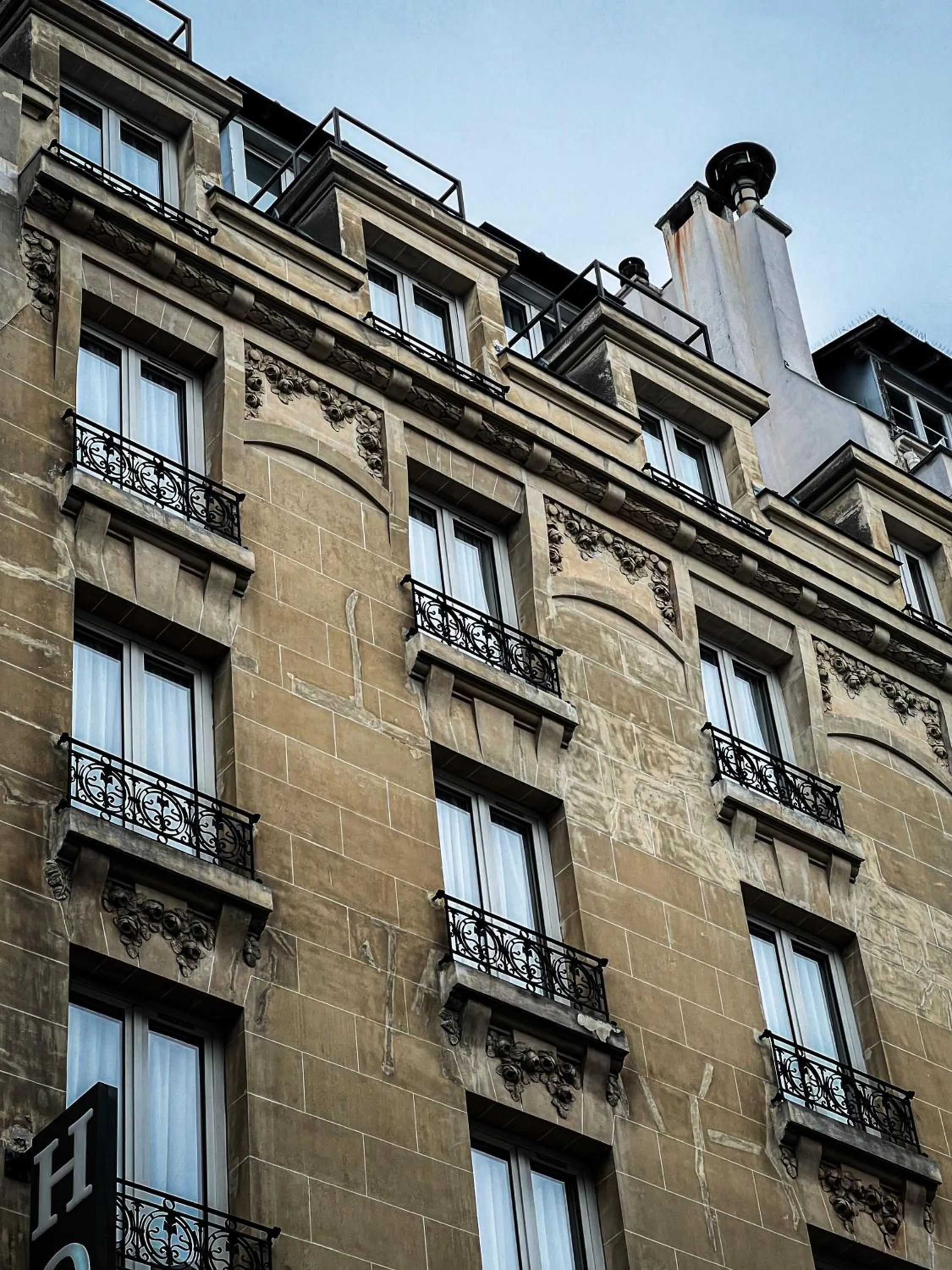 Property building in Hotel de Flore - Montmartre