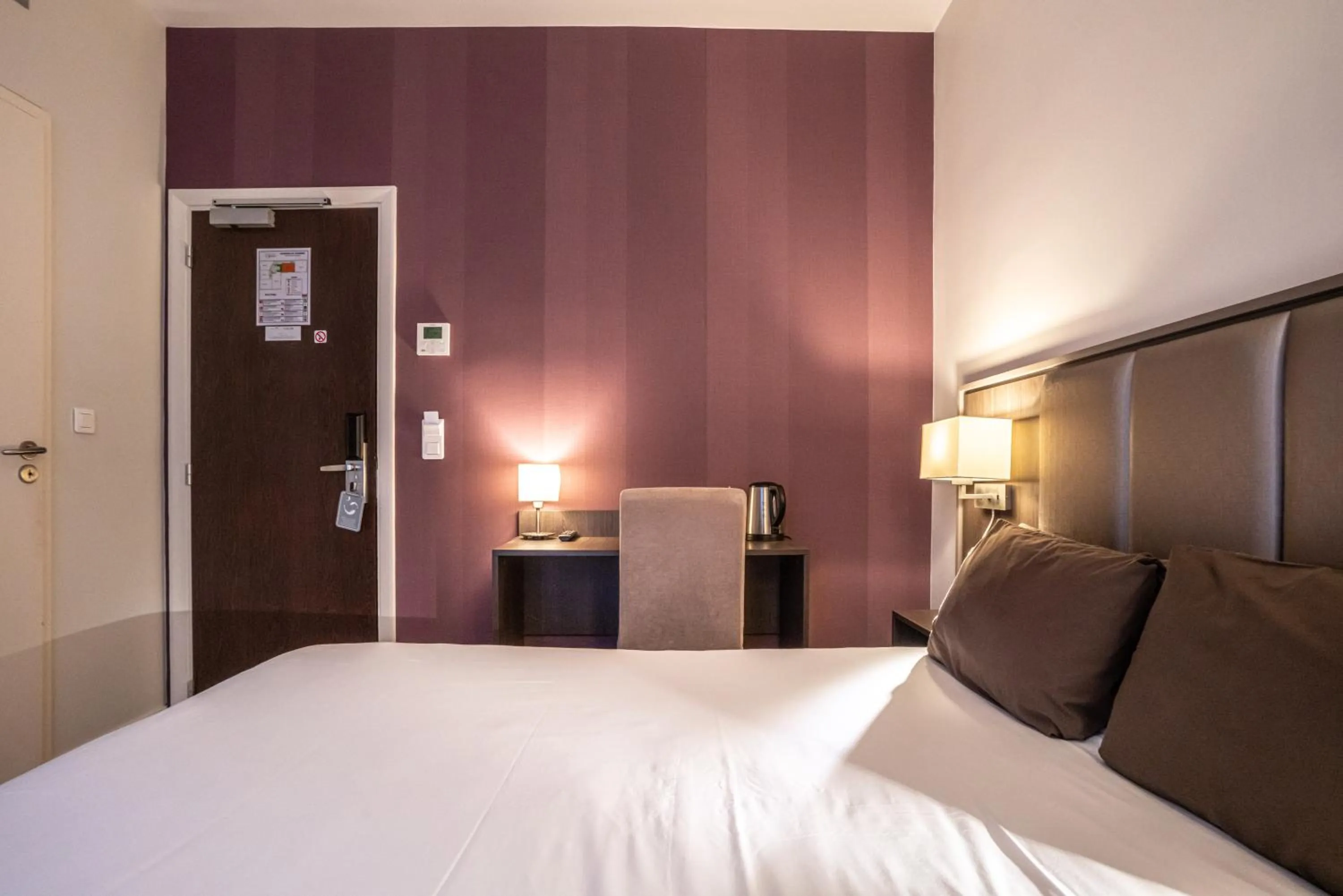 Bed in Hotel de Flore - Montmartre