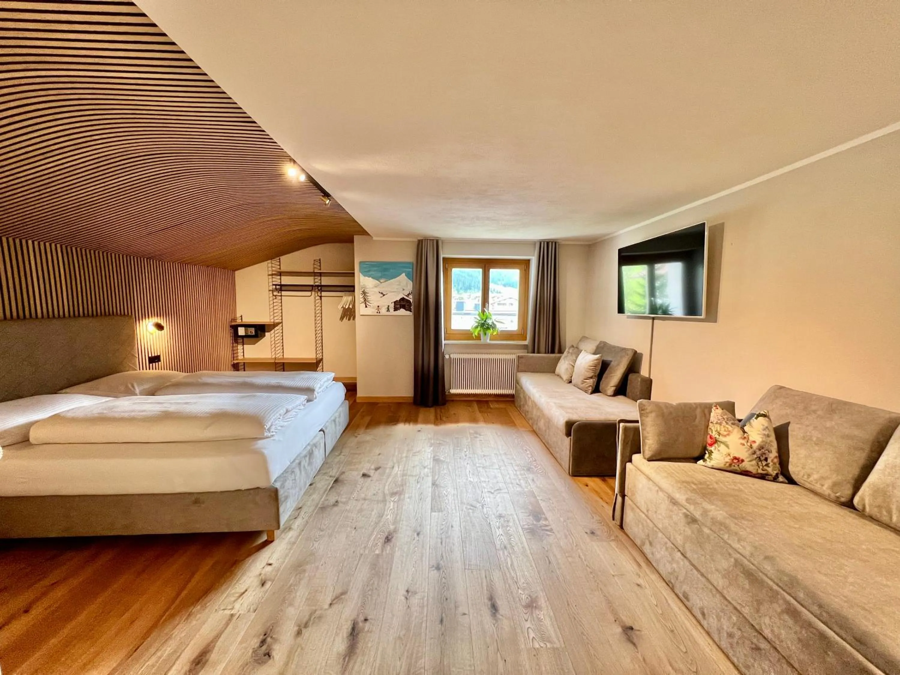 Photo of the whole room, Bed in Haus Schrofenstein