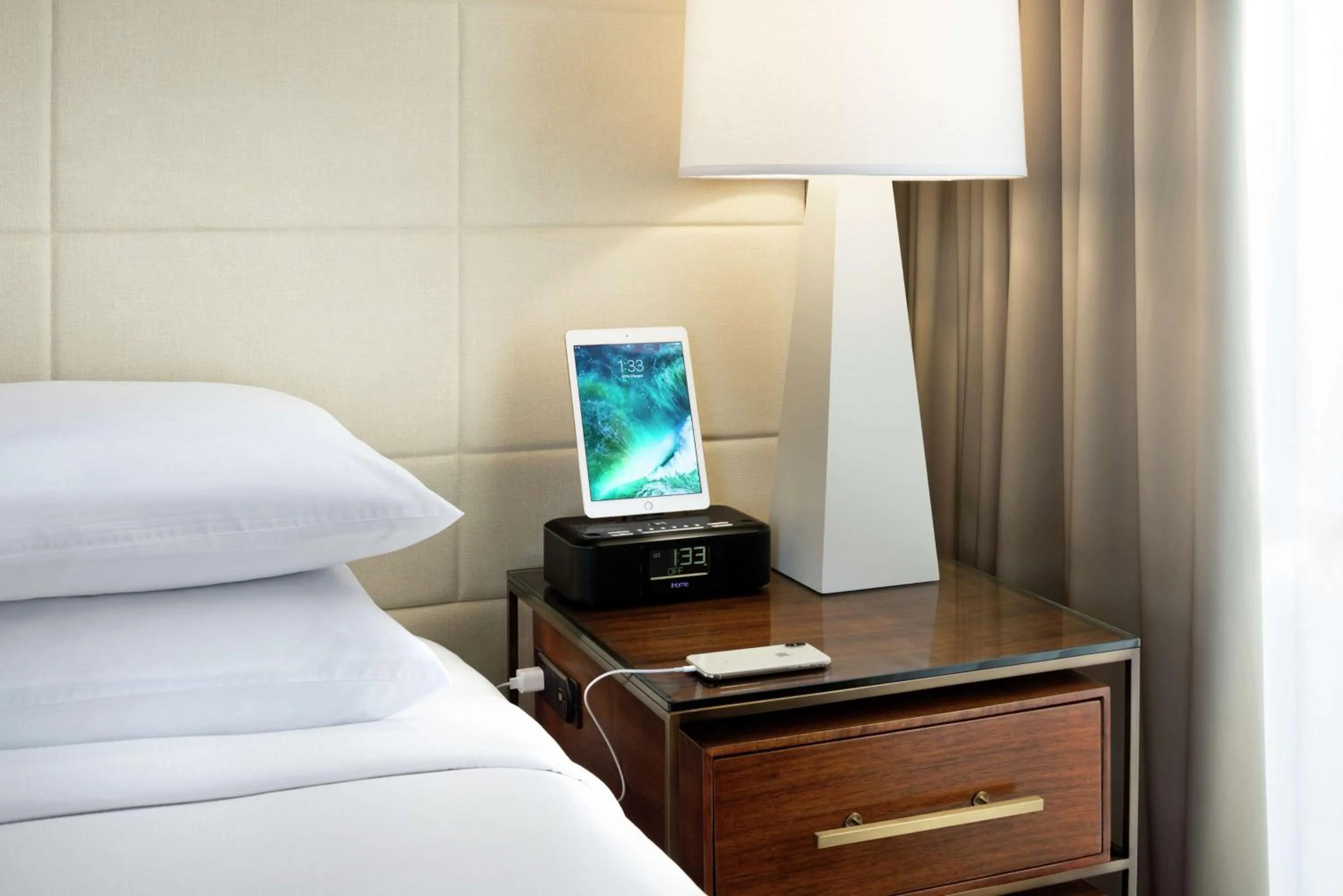 Bedroom, Bed in DoubleTree by Hilton Hotel Dallas Campbell Centre