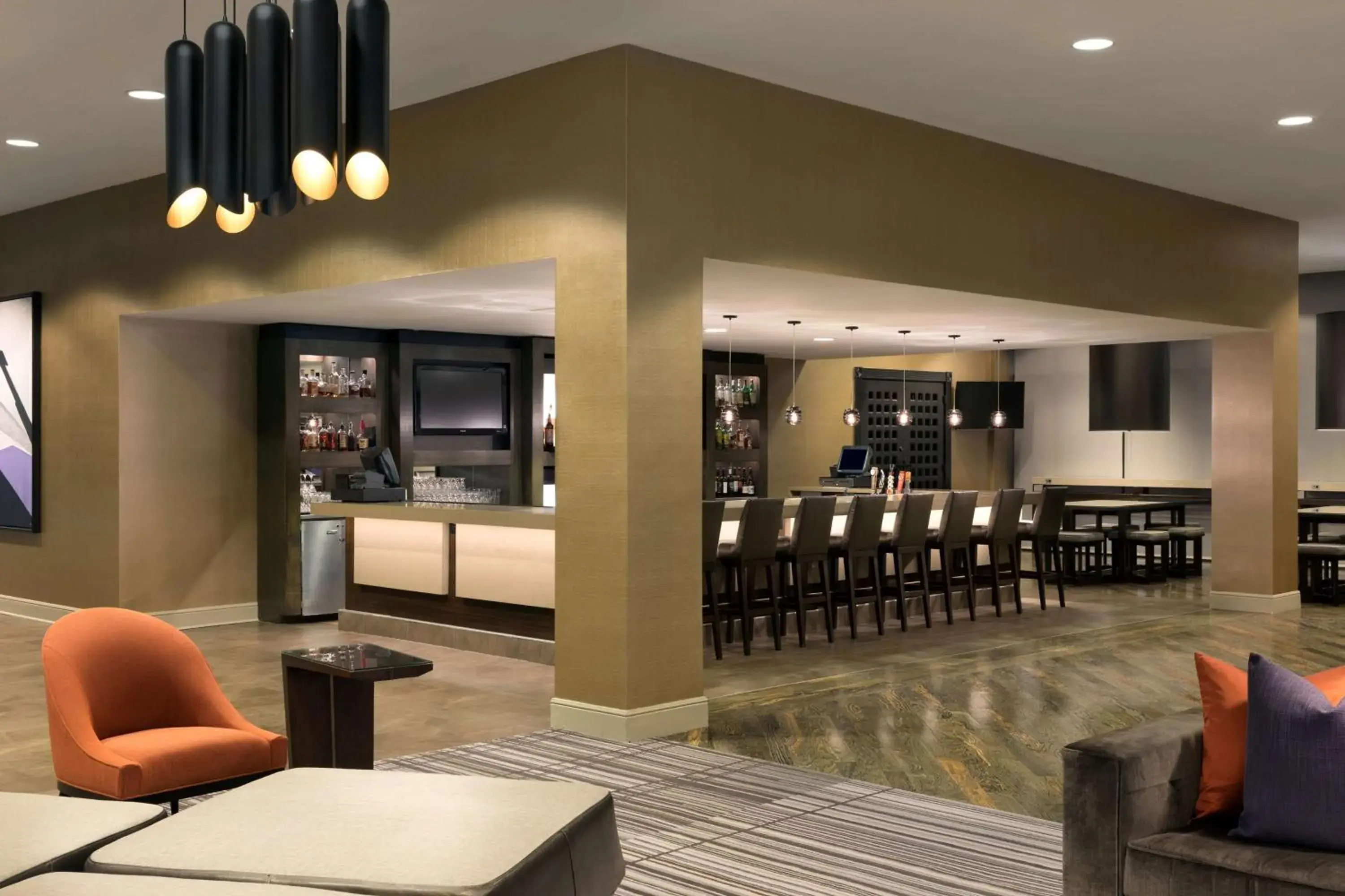 Lounge or bar in DoubleTree by Hilton Hotel Dallas Campbell Centre Lounge or bar in DoubleTree by Hilton Hotel Dallas Campbell Centre