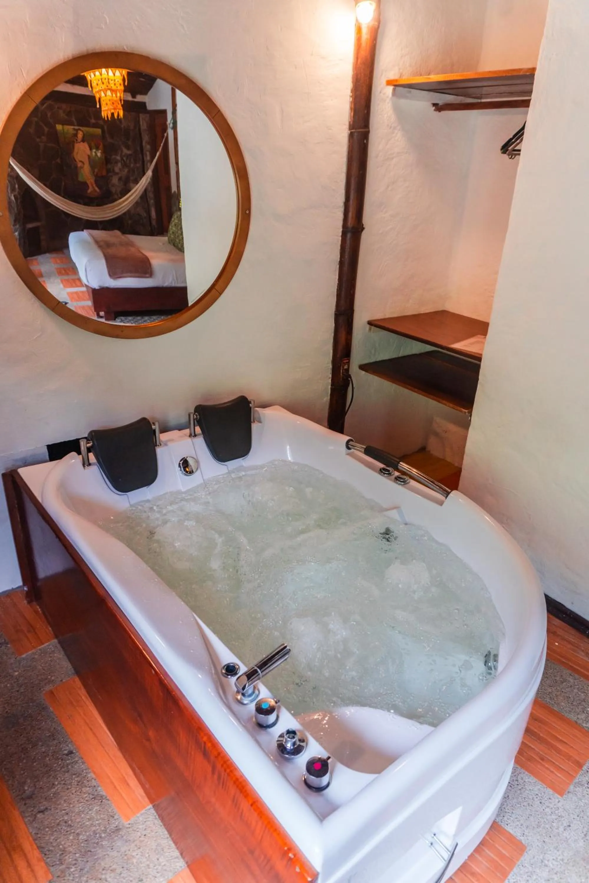 Hot Tub in Spa Hosteria Miramelindo