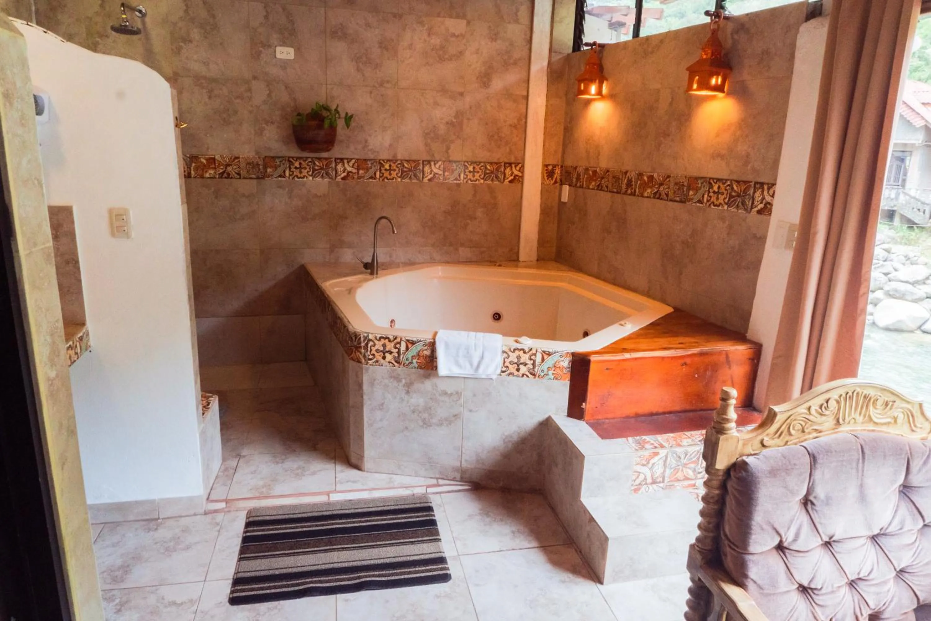 Hot Tub in Spa Hosteria Miramelindo