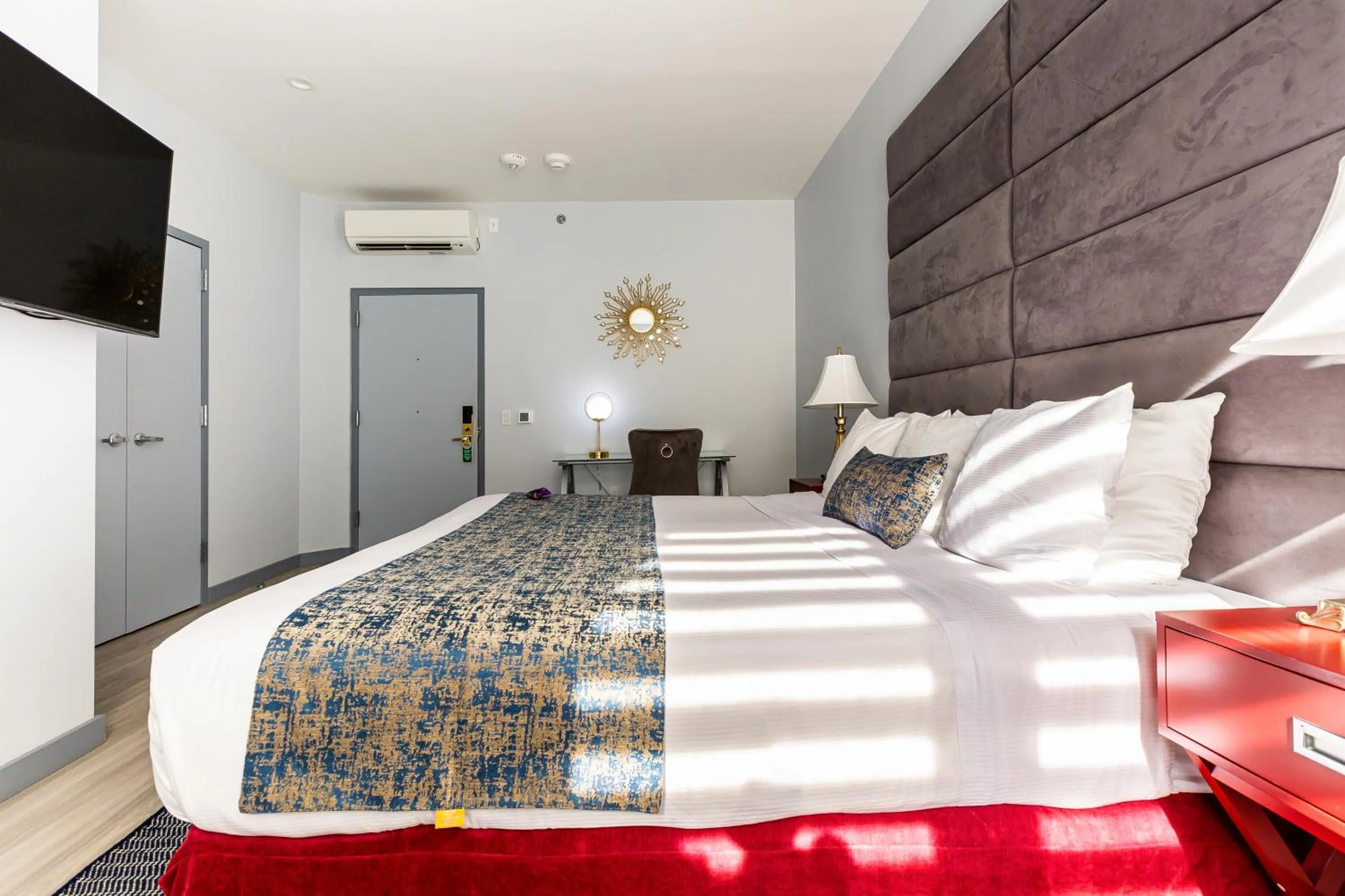 TV and multimedia, Bed in Hotel St. James