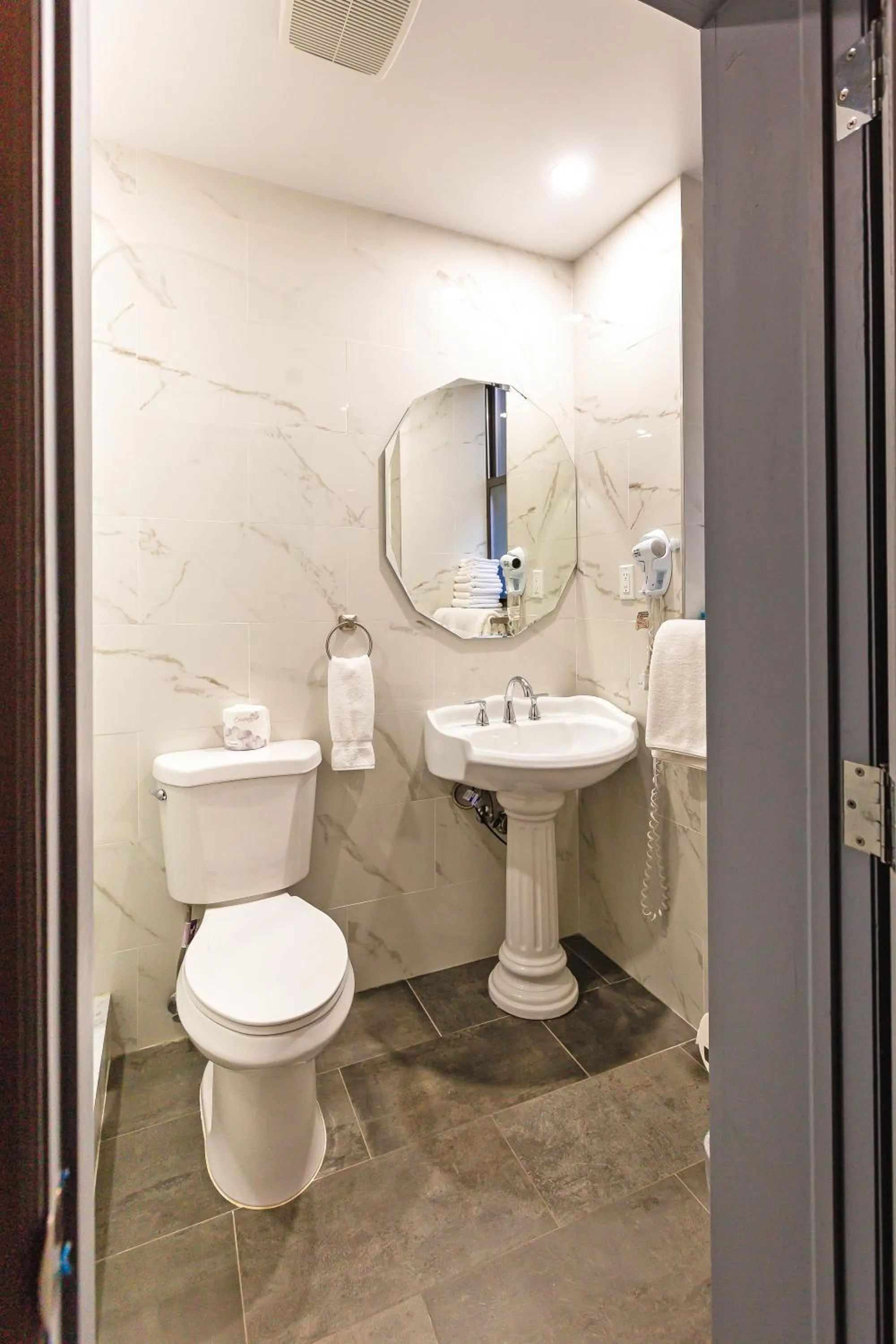 Bathroom in Hotel St. James