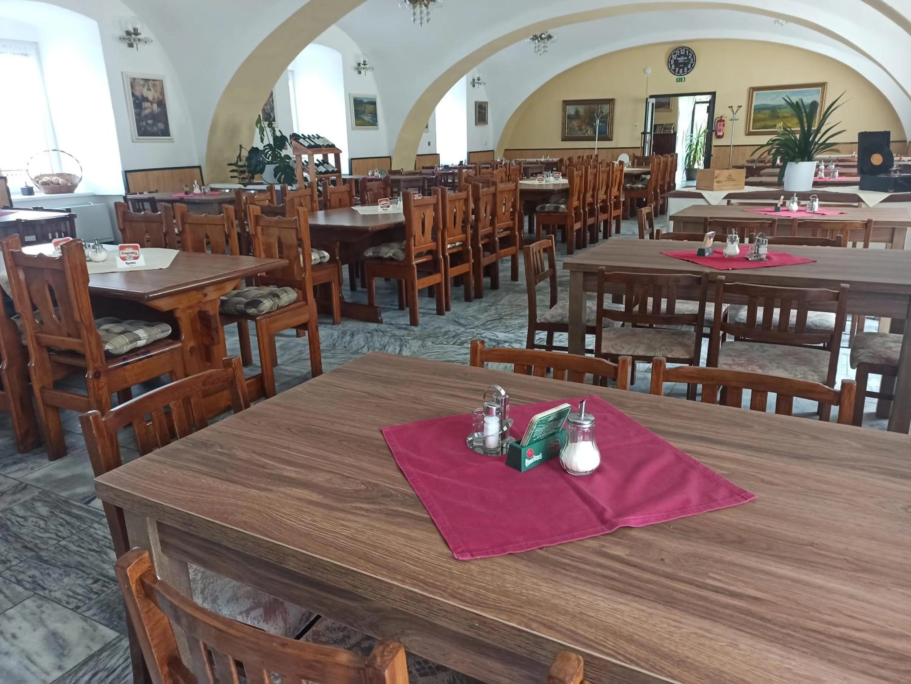 Restaurant/places to eat in Hotel Jestřábí