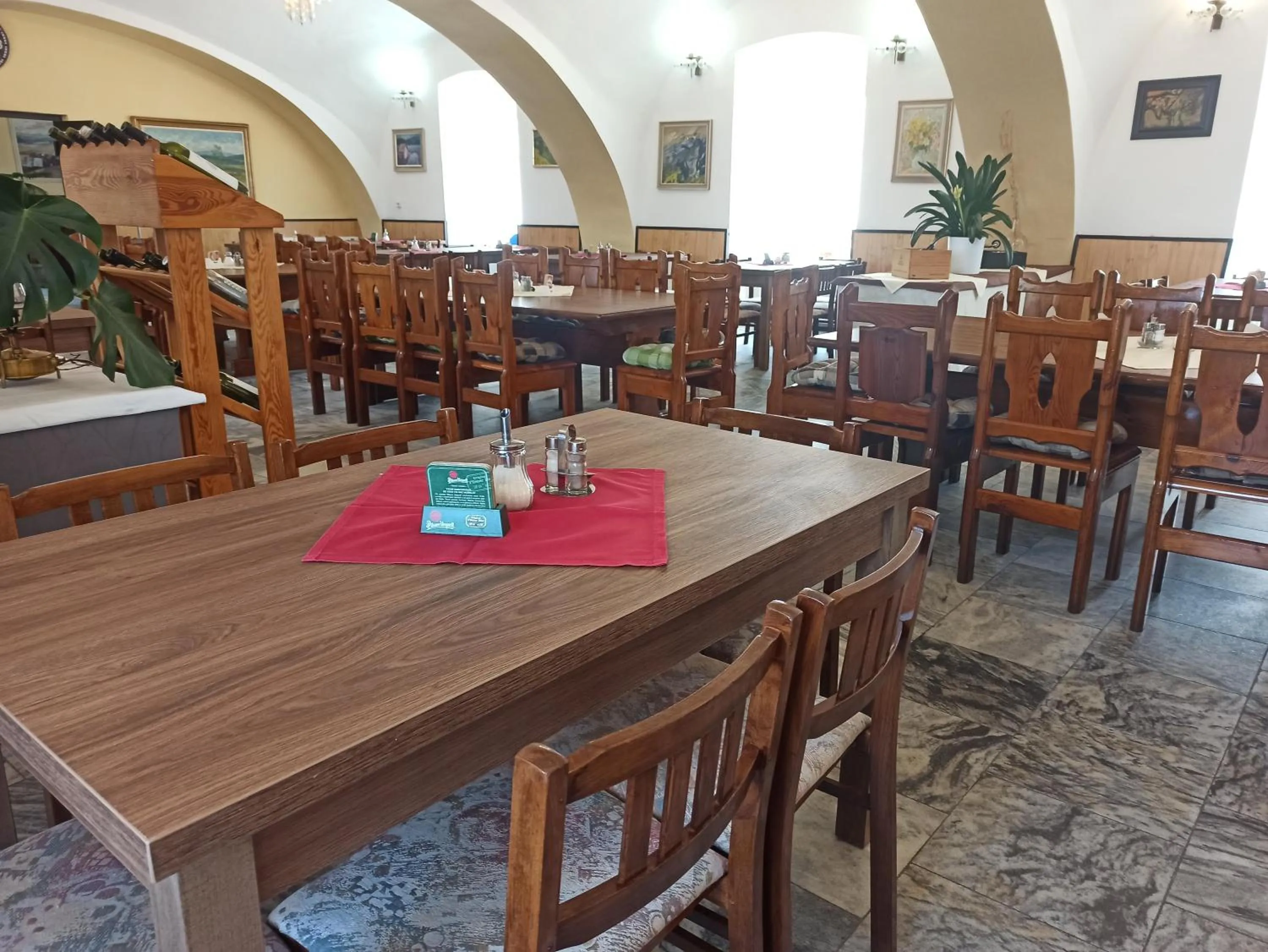 Restaurant/places to eat in Hotel Jestřábí