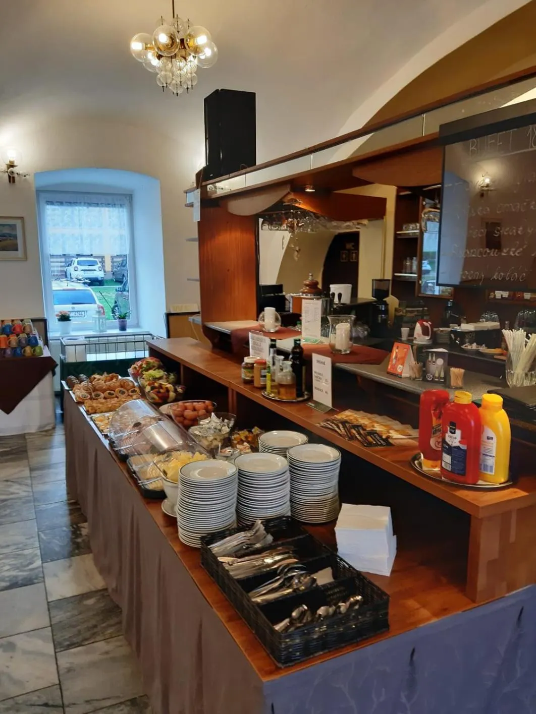 Restaurant/places to eat in Hotel Jestřábí