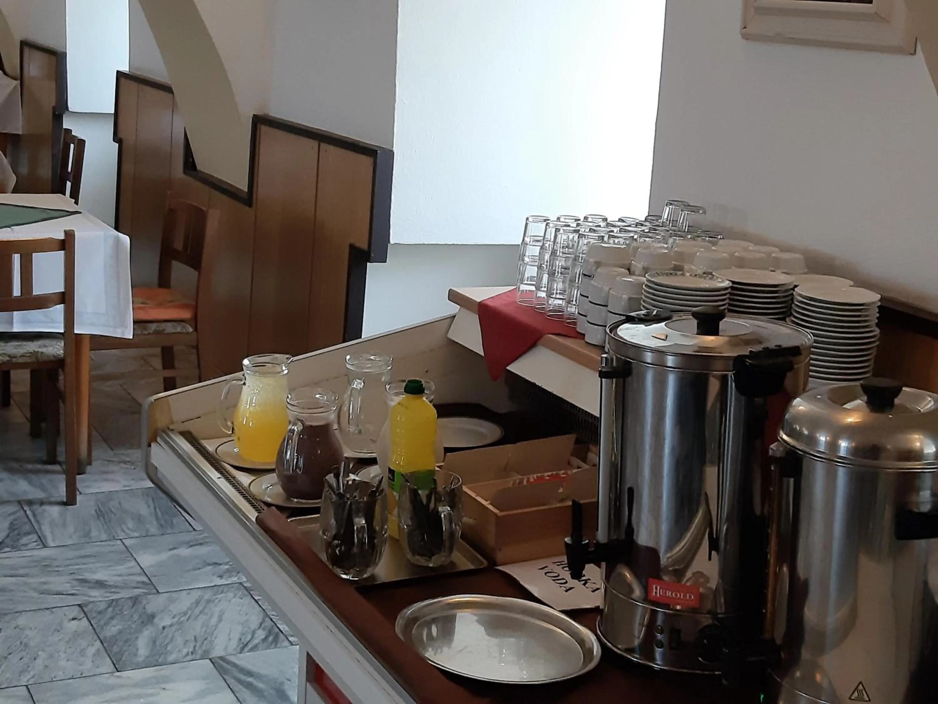 Buffet breakfast in Hotel Jestřábí