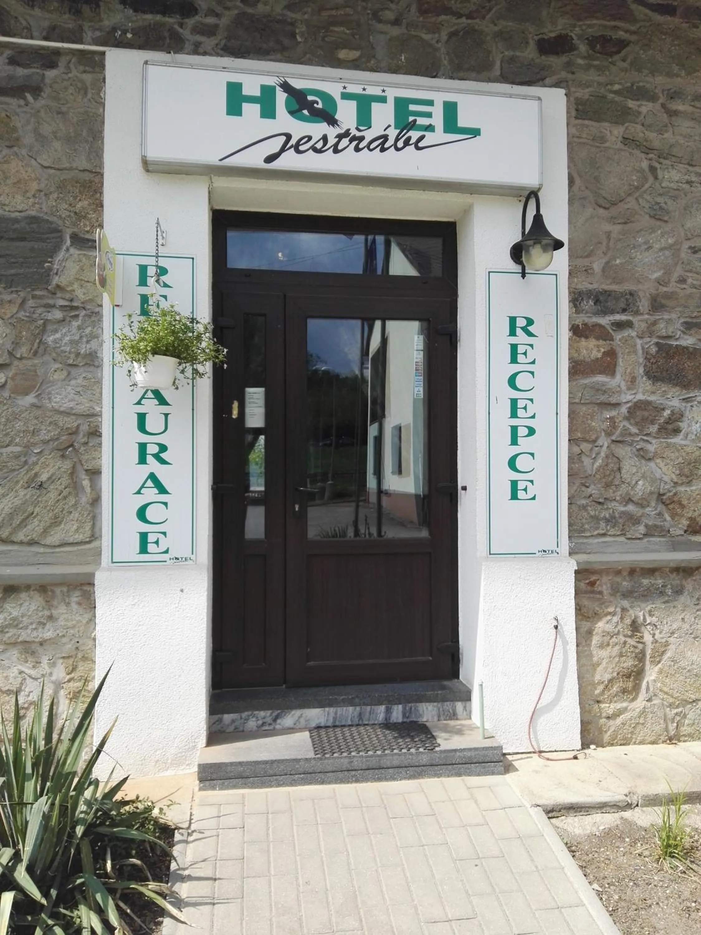 Facade/entrance in Hotel Jestřábí