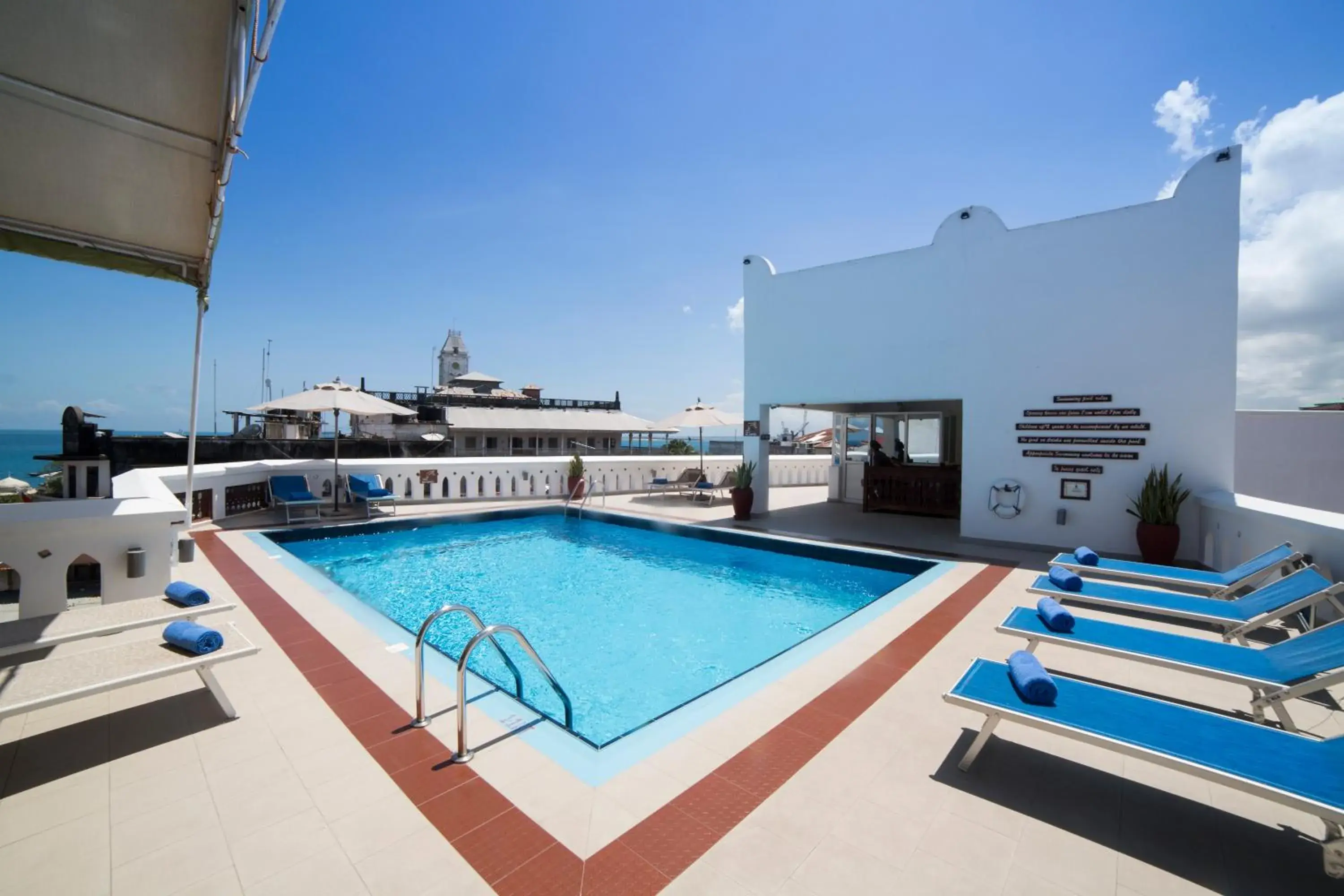 Swimming pool in Maru Maru Hotel Swimming pool in Maru Maru Hotel