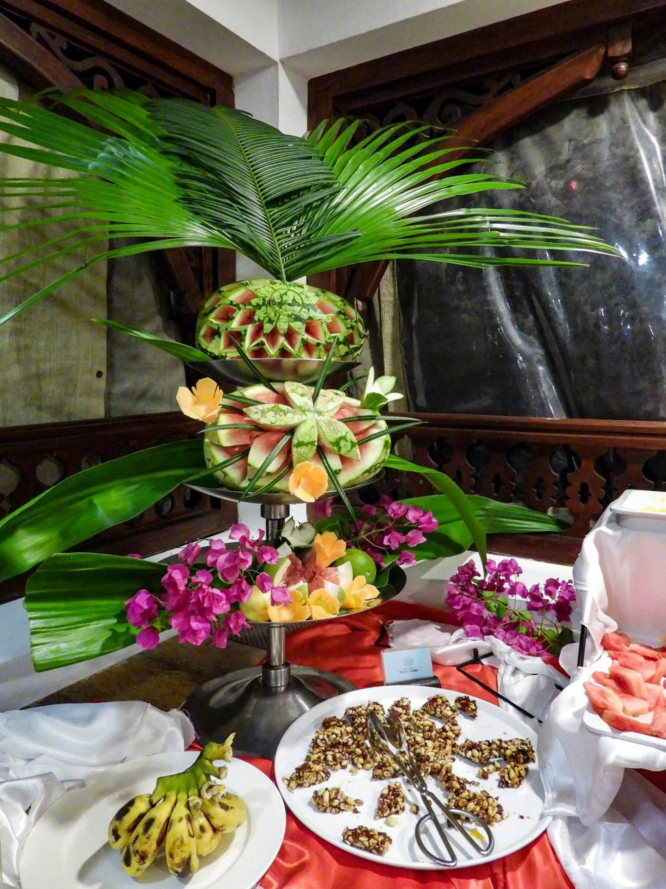 Restaurant/places to eat in Maru Maru Hotel