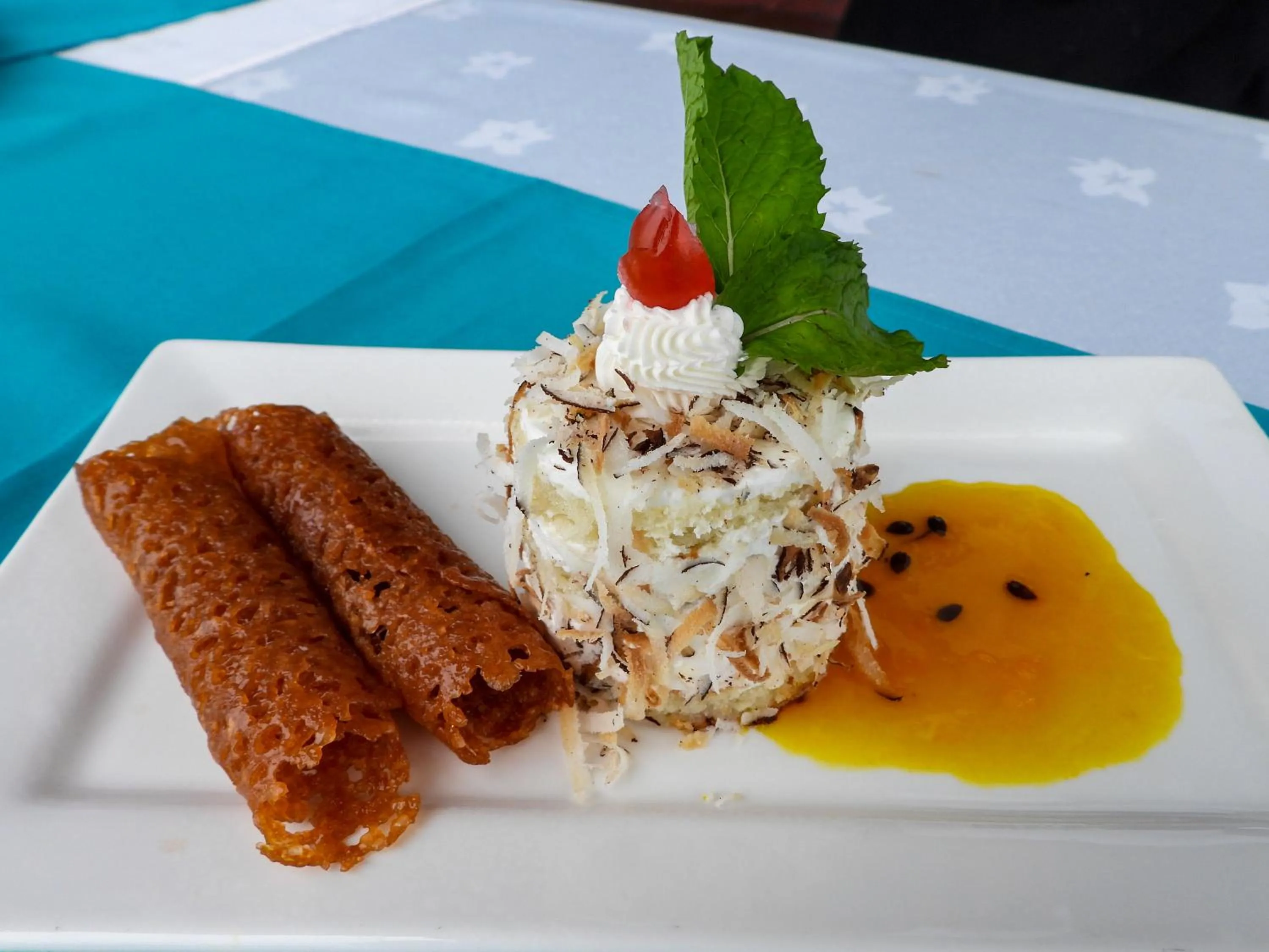 Restaurant/places to eat in Maru Maru Hotel