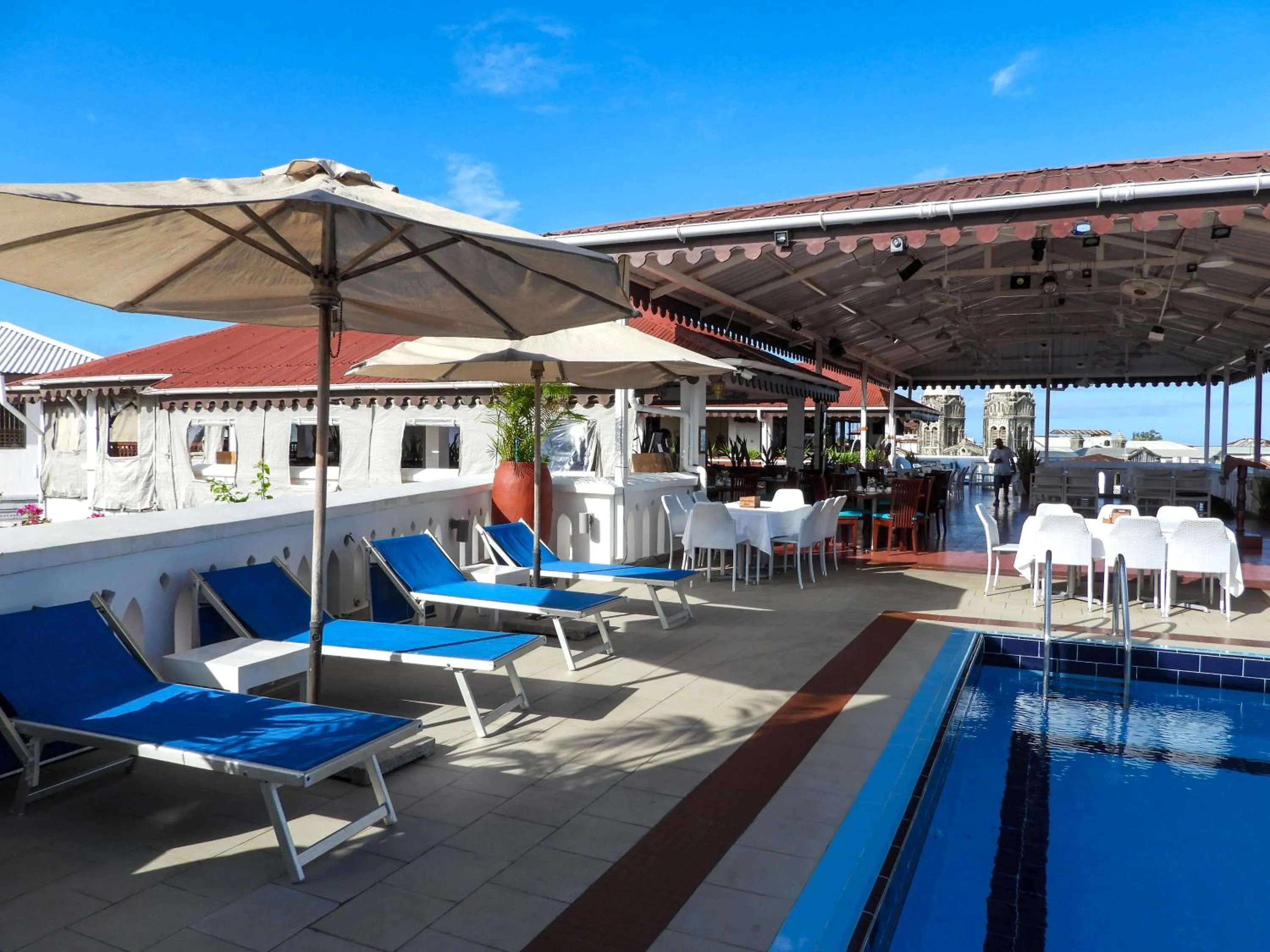 Restaurant/places to eat in Maru Maru Hotel