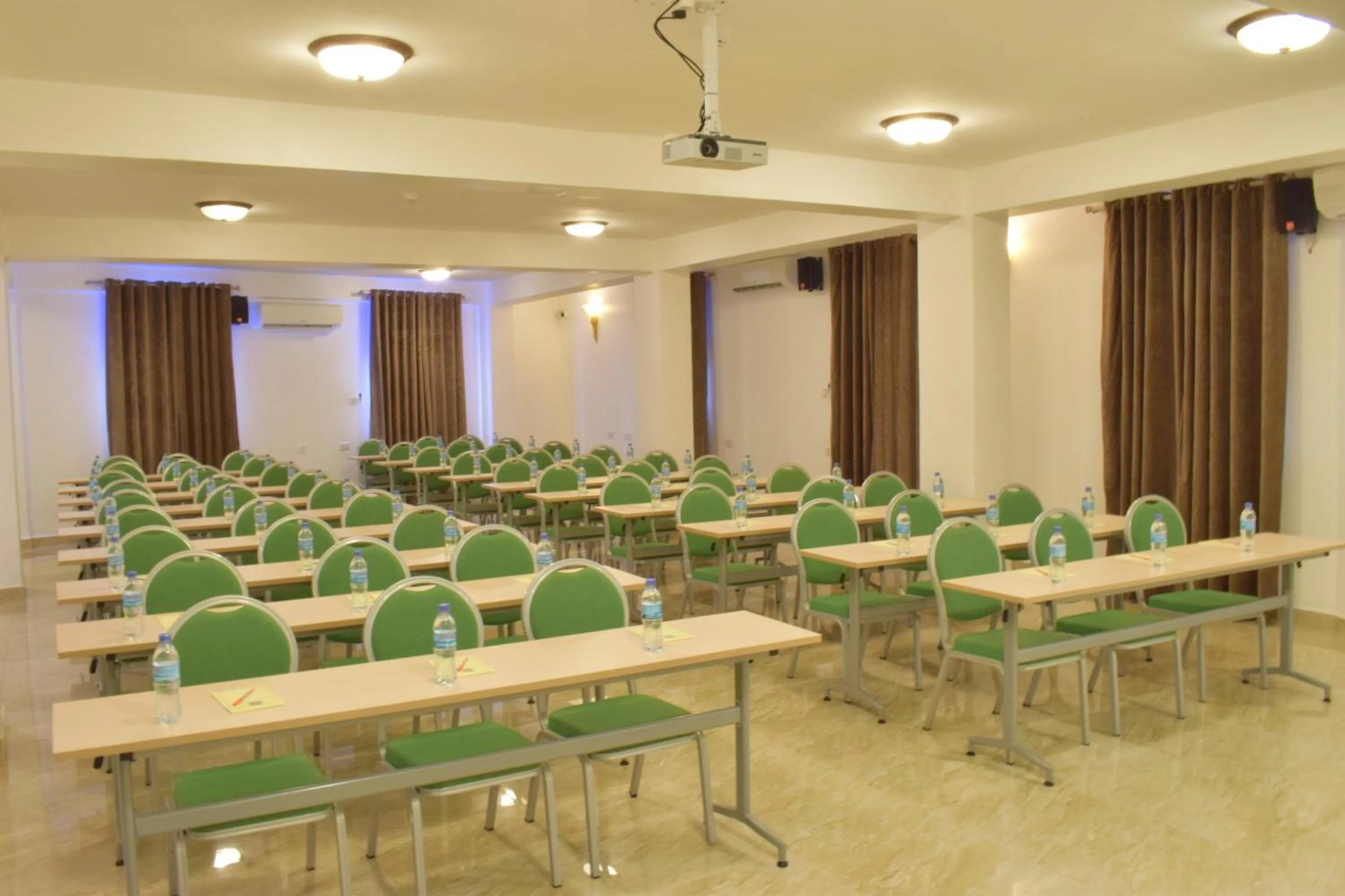 Business facilities in Maru Maru Hotel