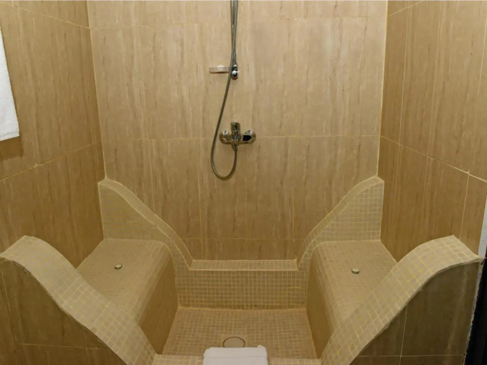 Bathroom in Maru Maru Hotel Bathroom in Maru Maru Hotel