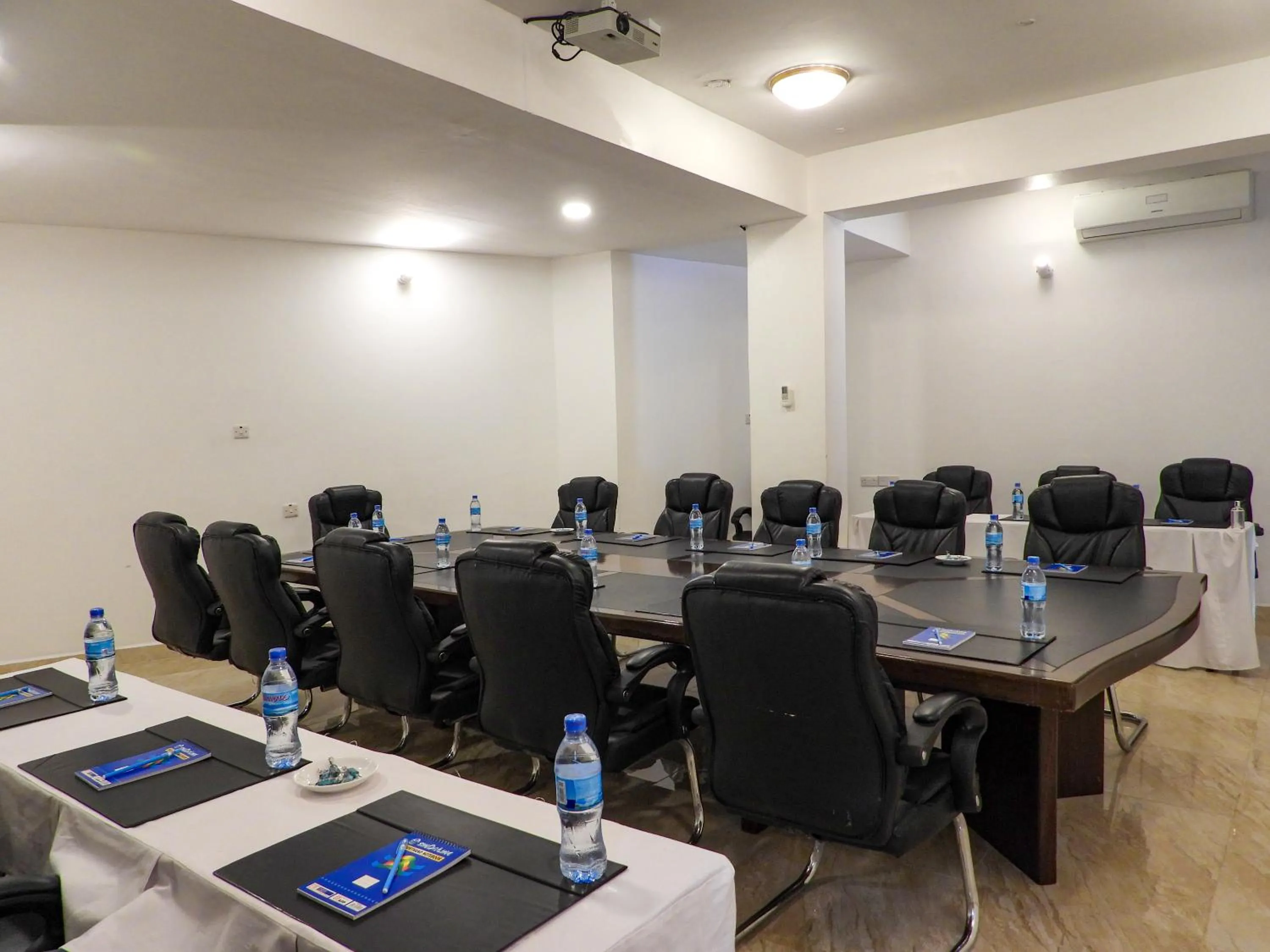 Meeting/conference room in Maru Maru Hotel