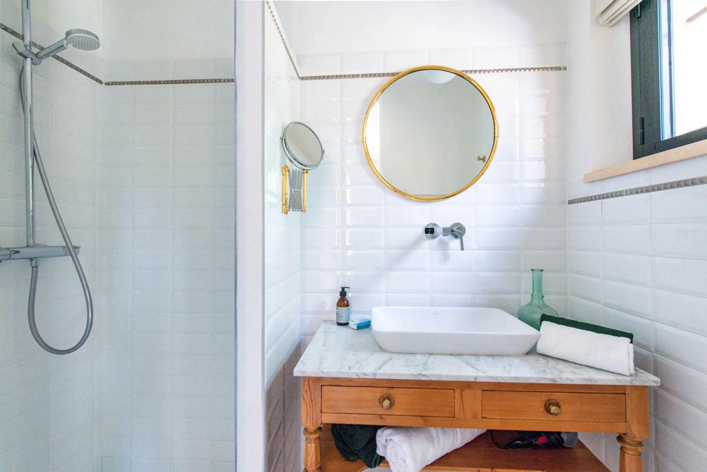 Shower in La Bergerie