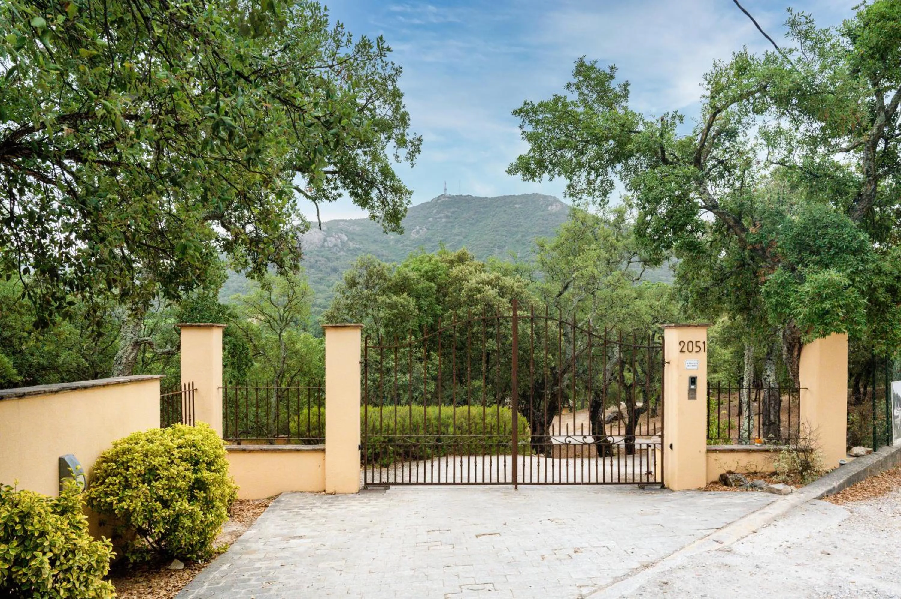 Facade/entrance in La Bergerie