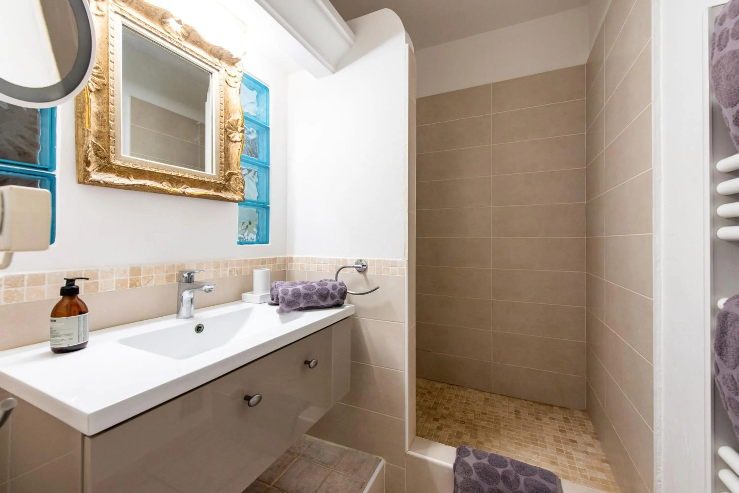 Shower in La Bergerie