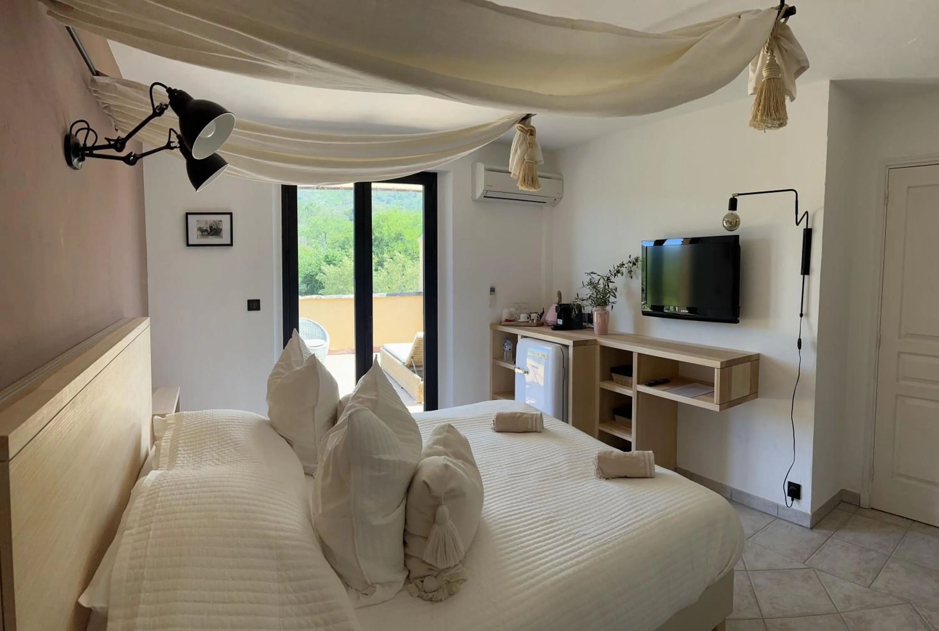 Bedroom, Bed in La Bergerie