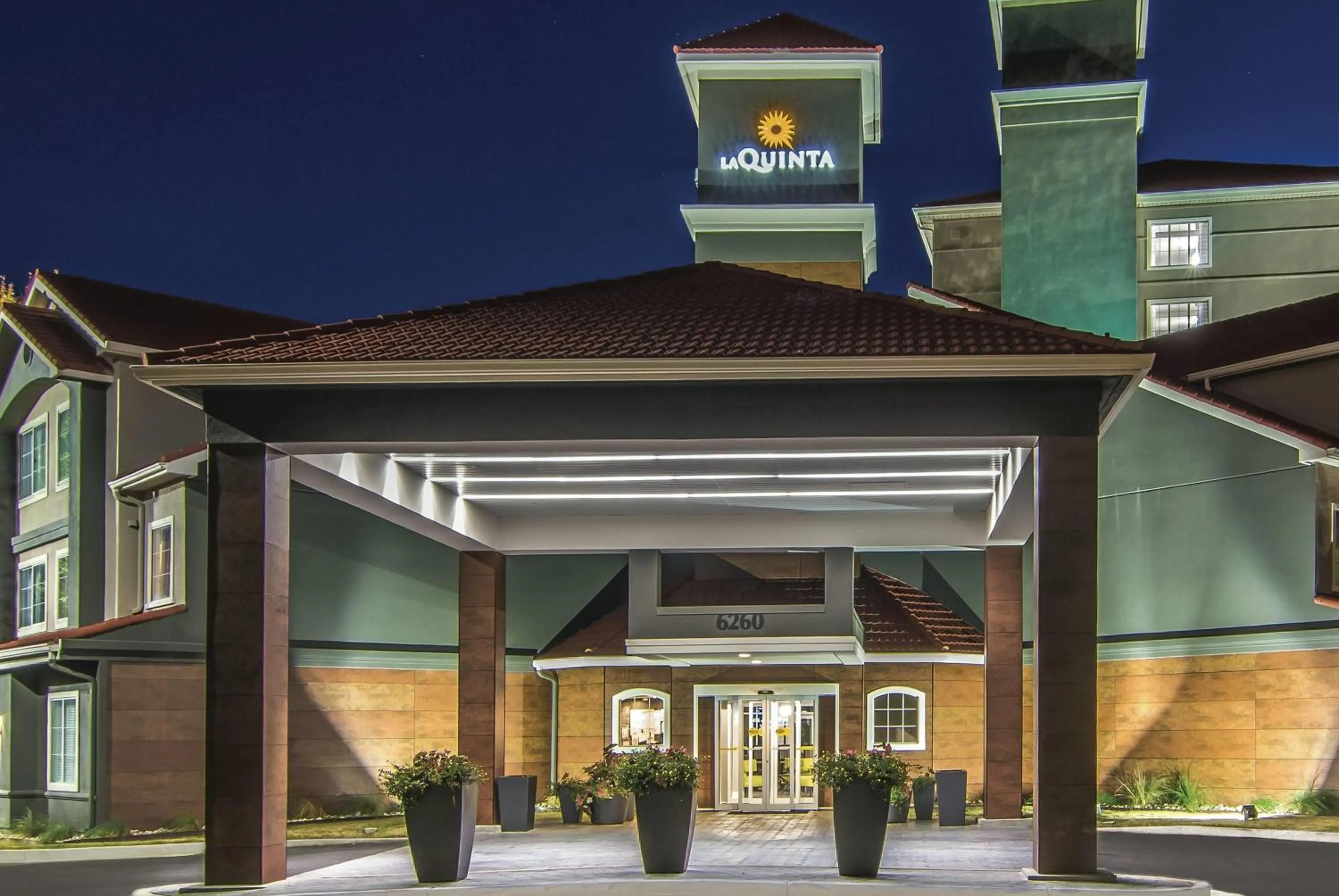 Property building in La Quinta by Wyndham Atlanta Perimeter Medical